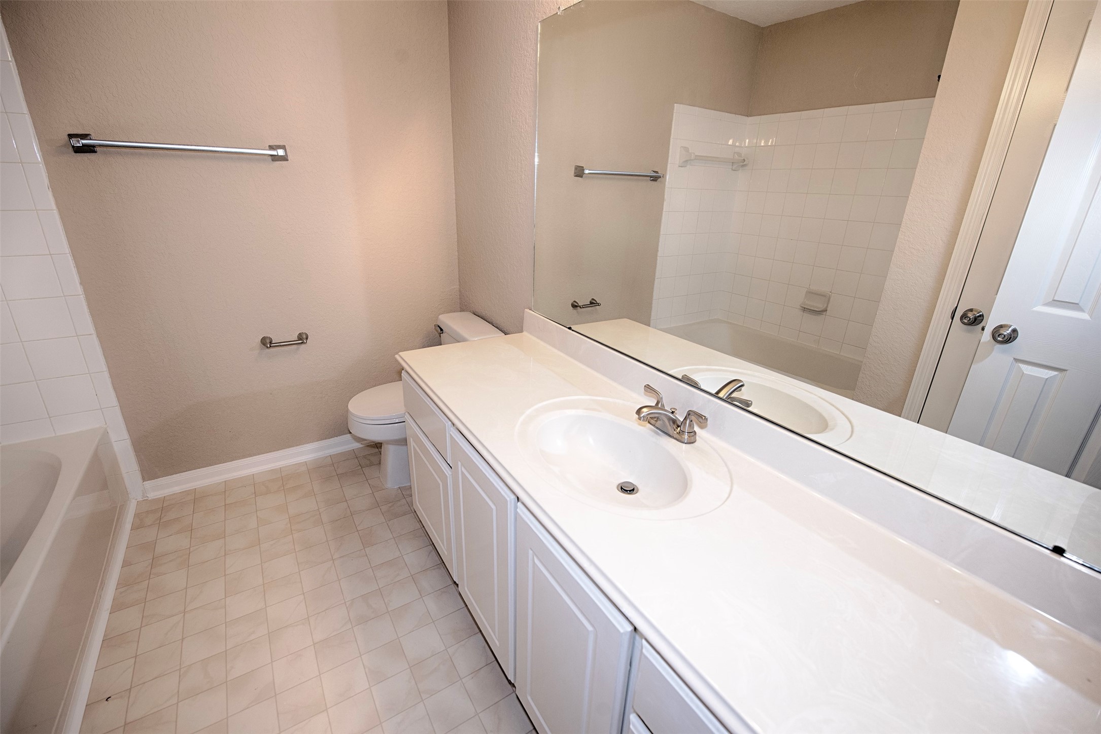 10411 Village Lake Drive Property Photo 32