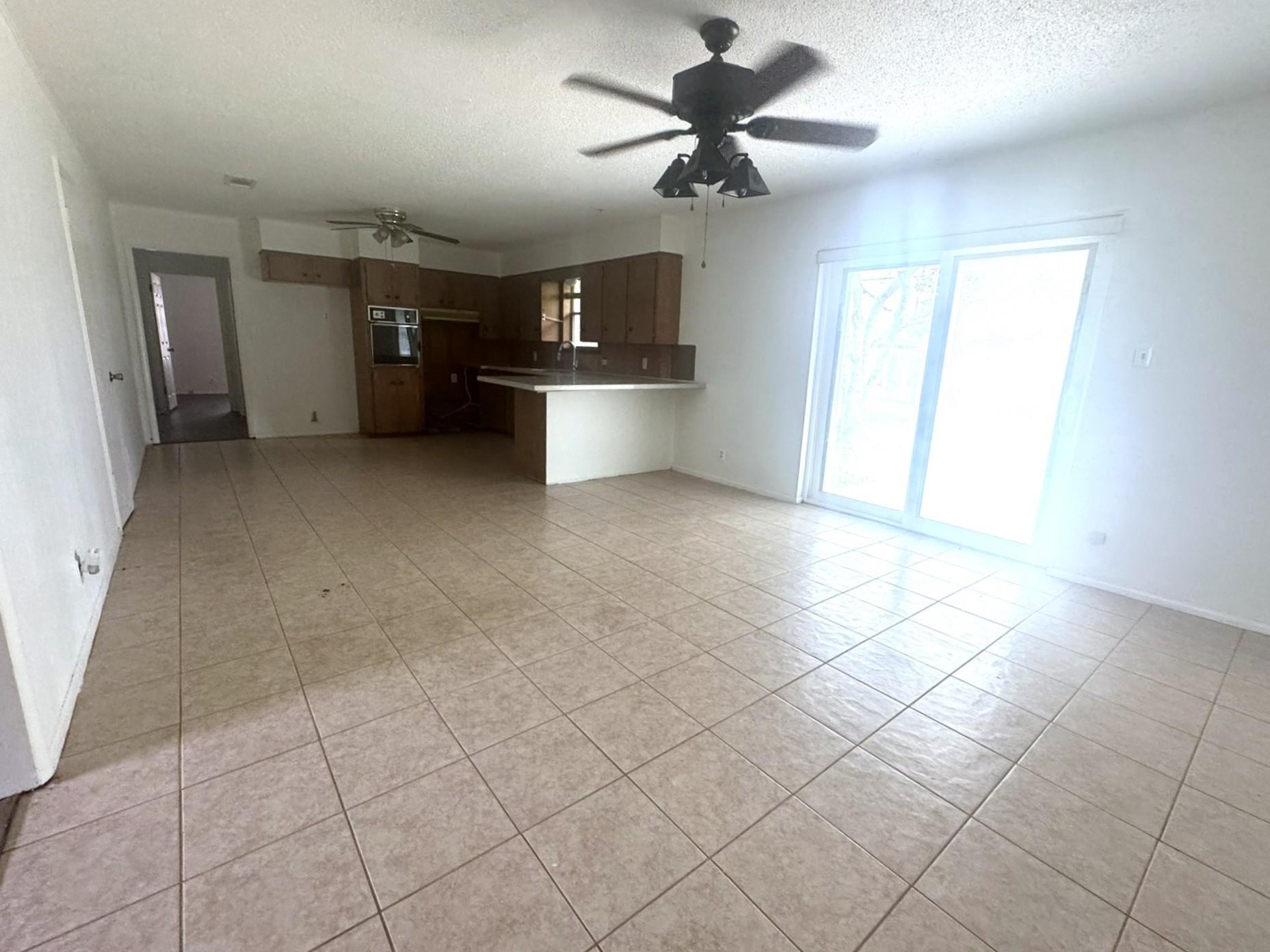 706 University Avenue Property Photo 6