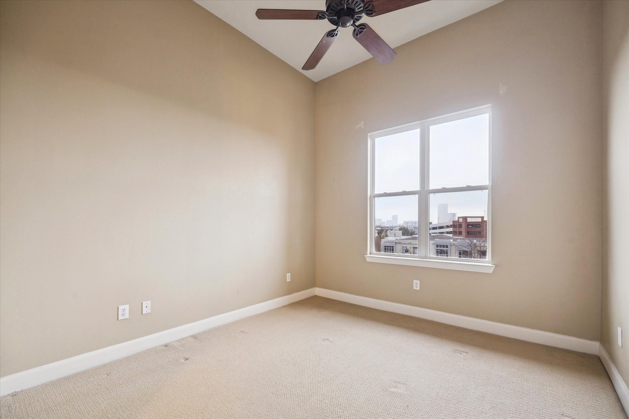 300 St Joseph Parkway 418 Property Photo 9