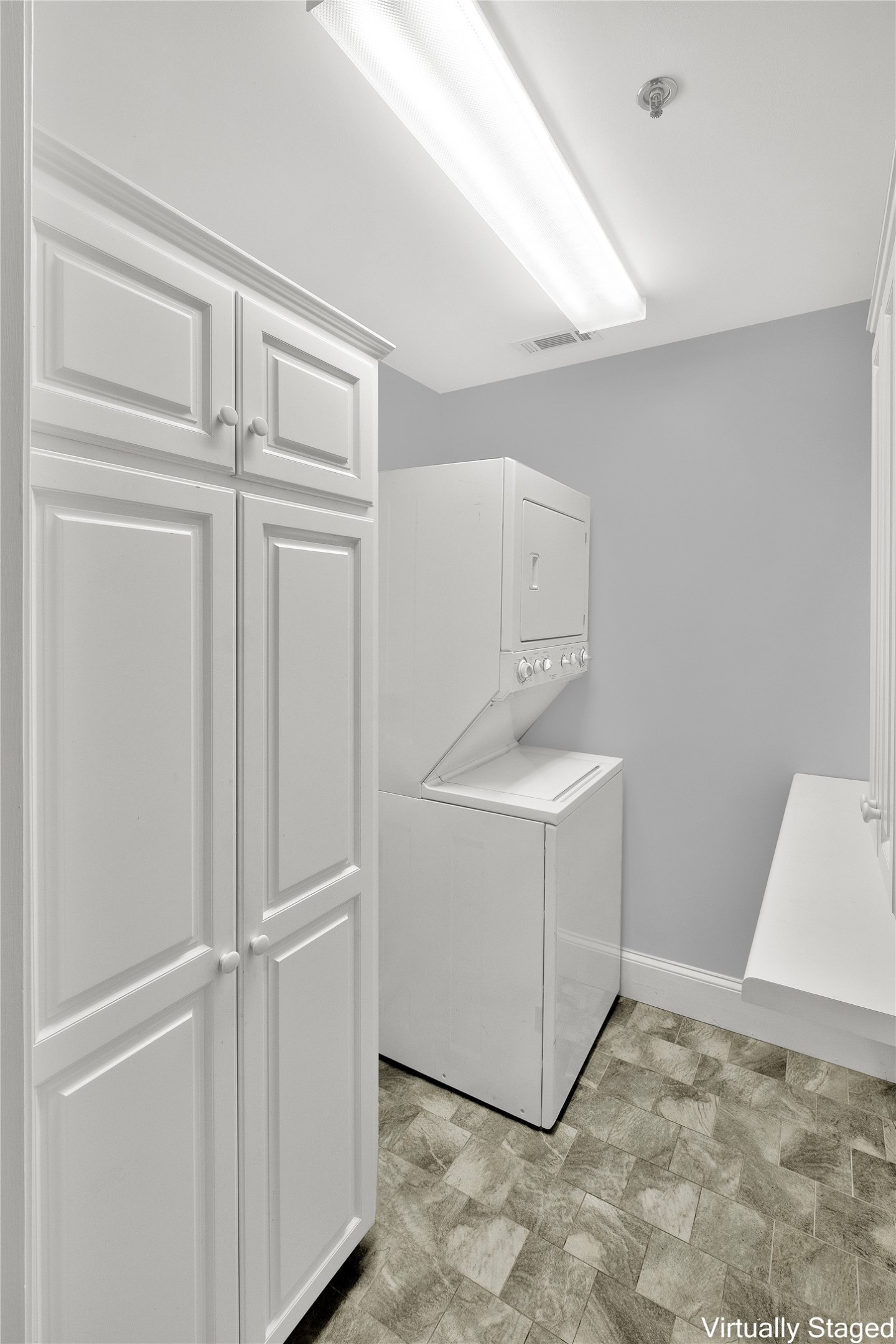 250 W Washington Street 4 Property Photo 6