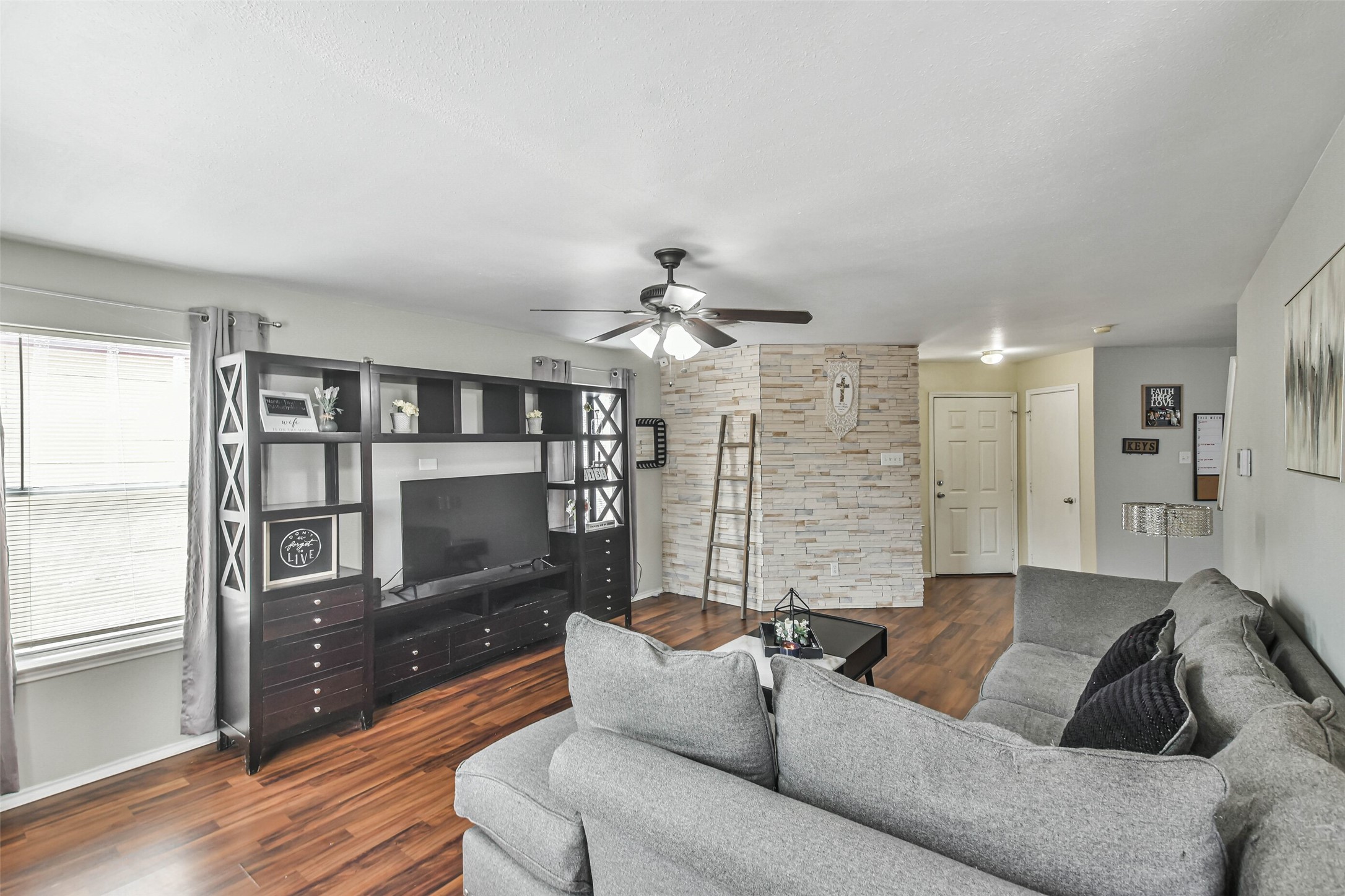 11735 Pebble Sands Drive Property Photo 4