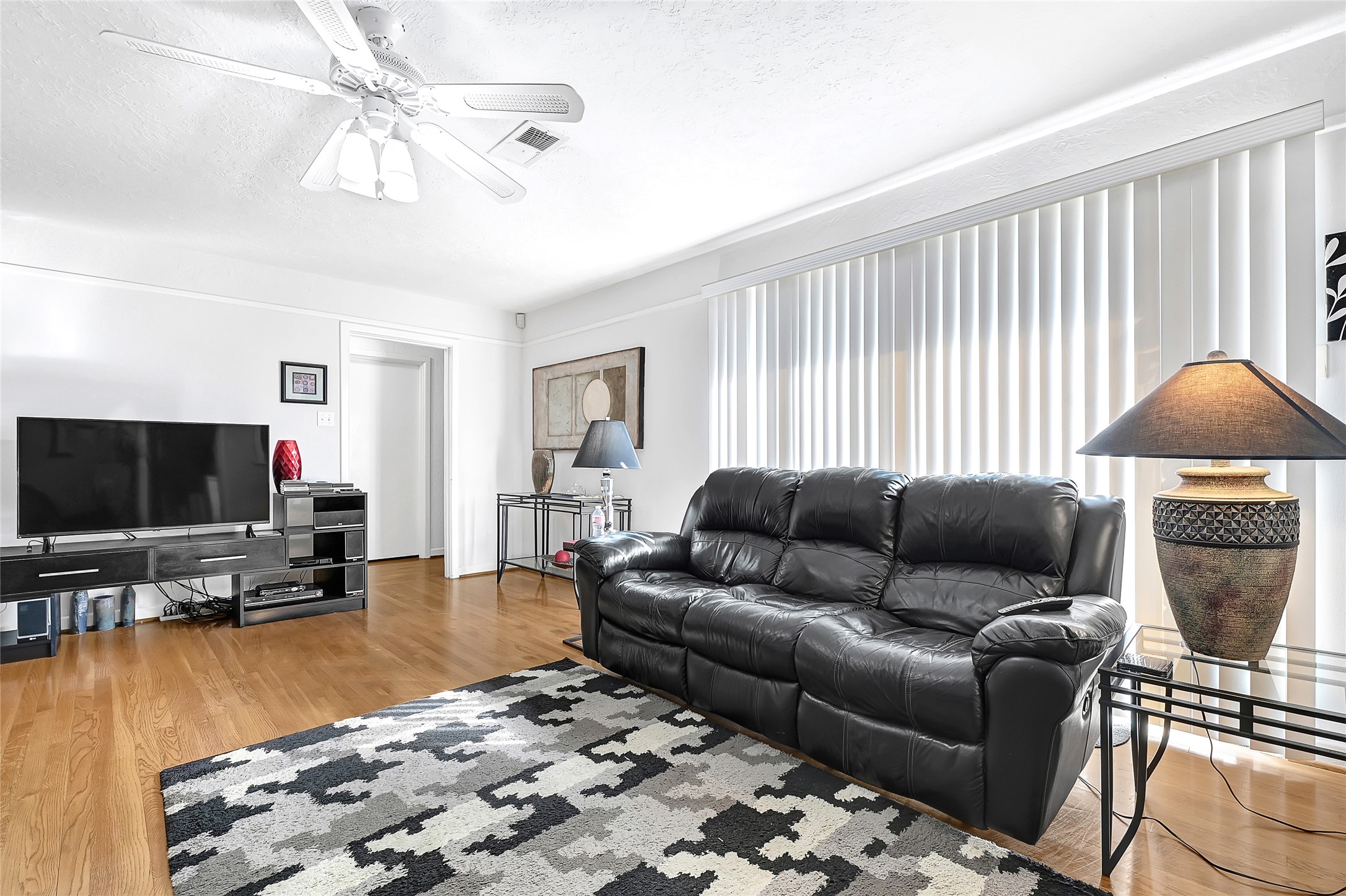 4831 Knickerbocker Street Property Photo 20