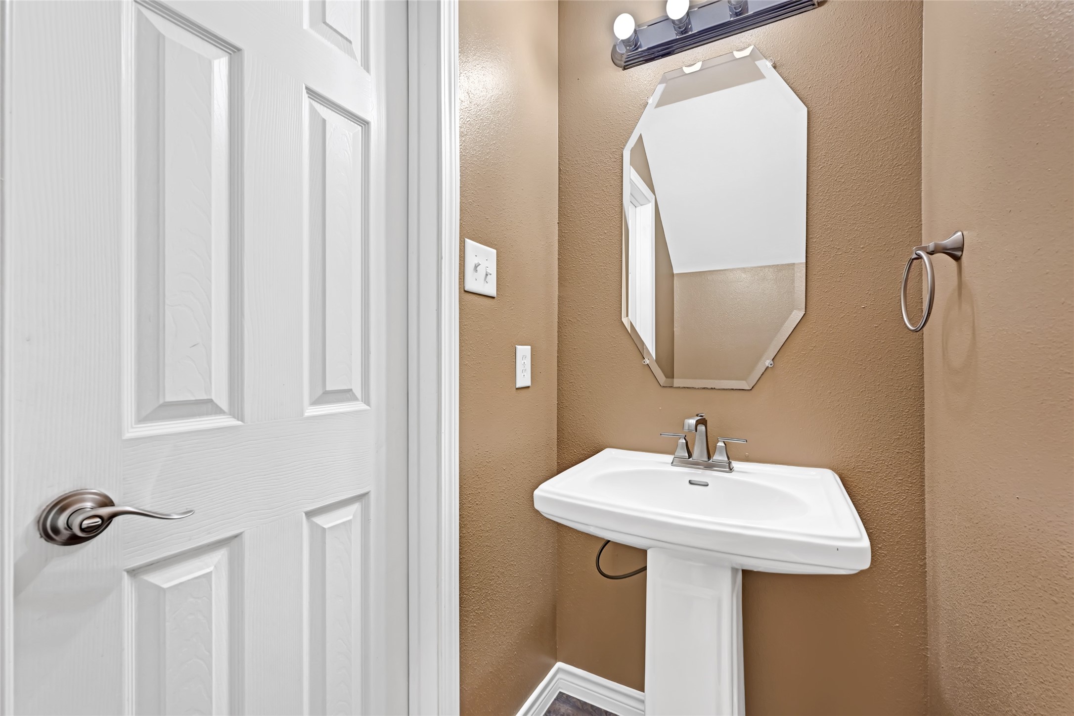 13218 Ambrosa Drive Property Photo 13