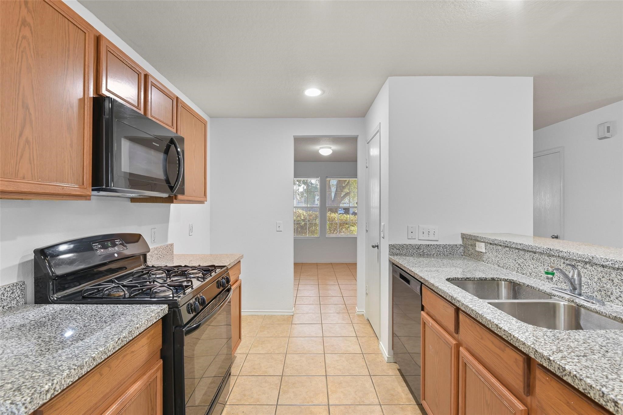 822 Grand Plains Drive Property Photo 8