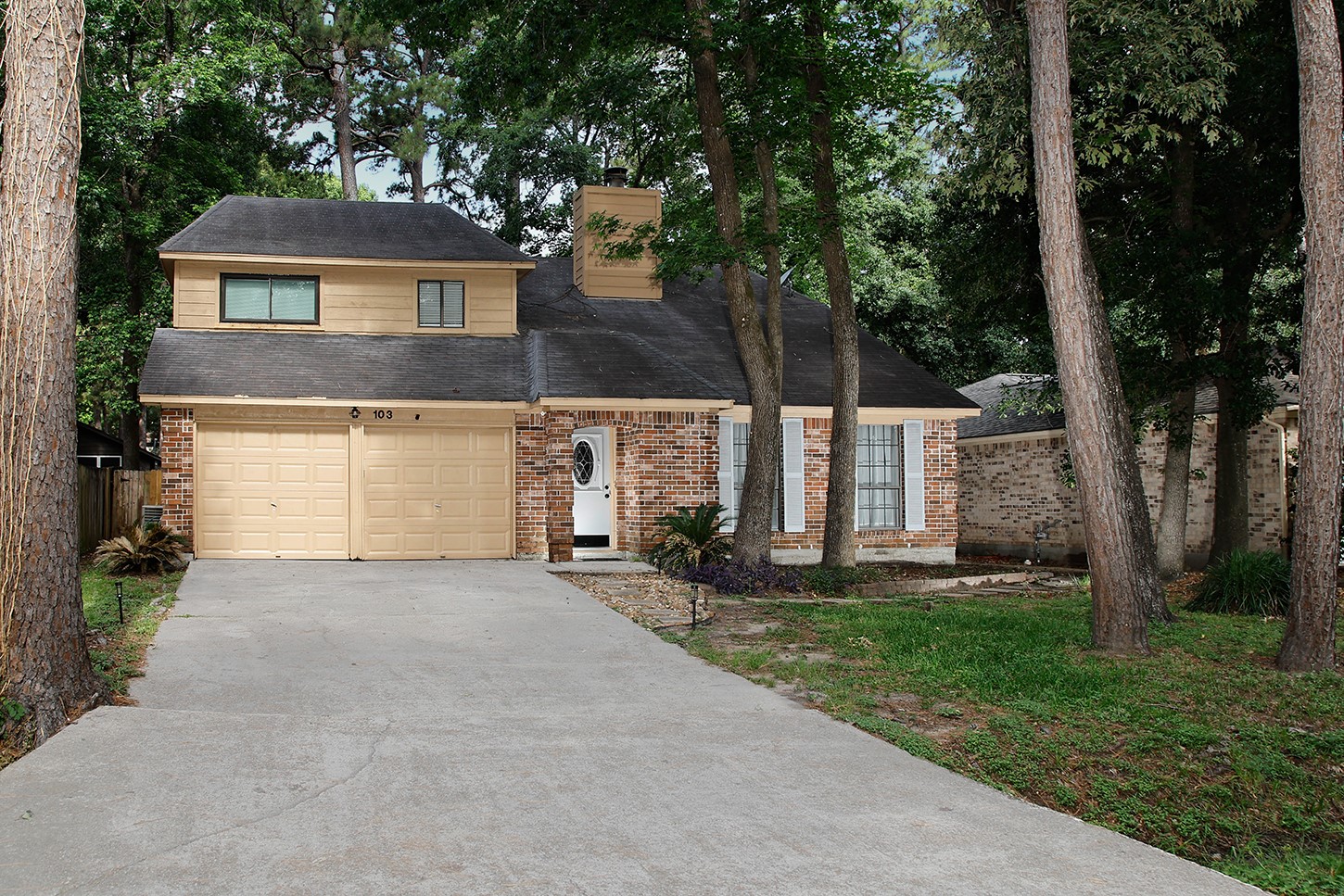 103 N Deerfoot Circle Property Photo 2
