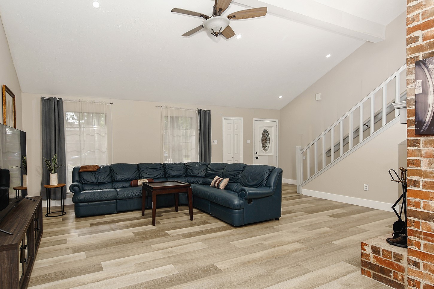 103 N Deerfoot Circle Property Photo 4