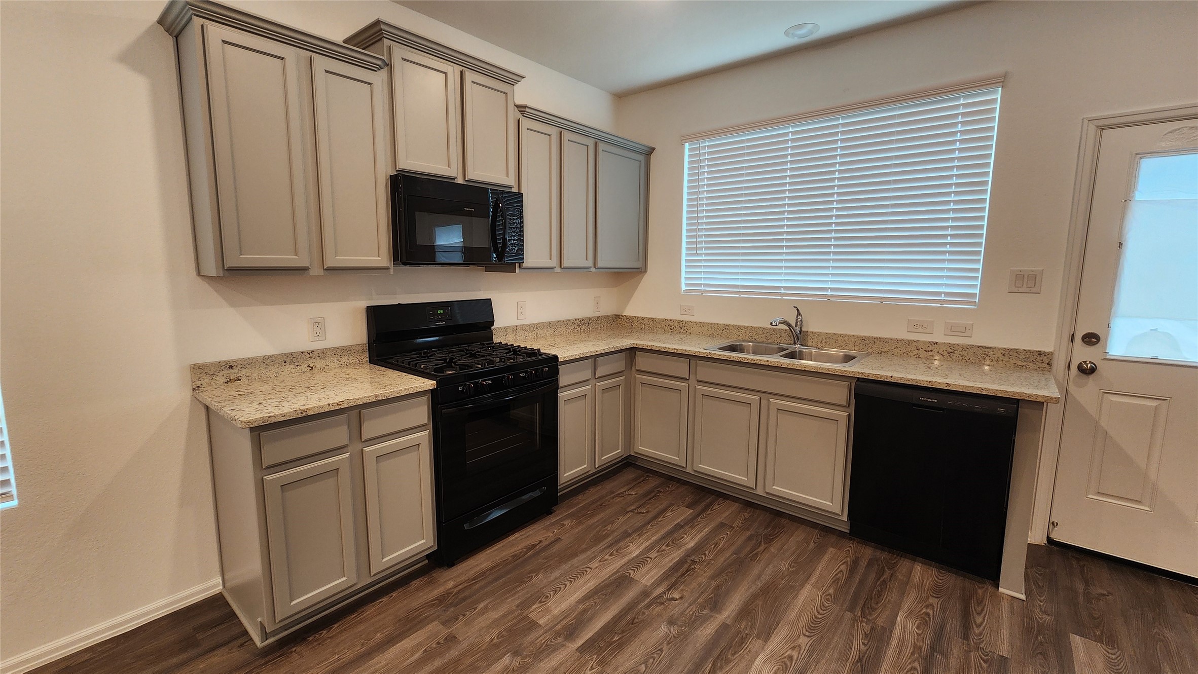 19174 Sangro Drive Property Photo 6