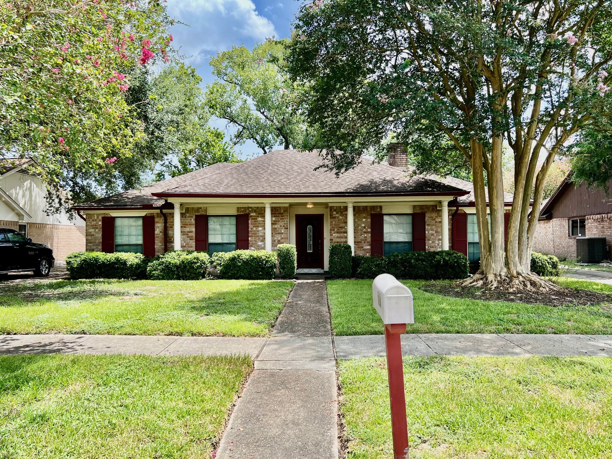 6011 Green Falls Drive Property Photo