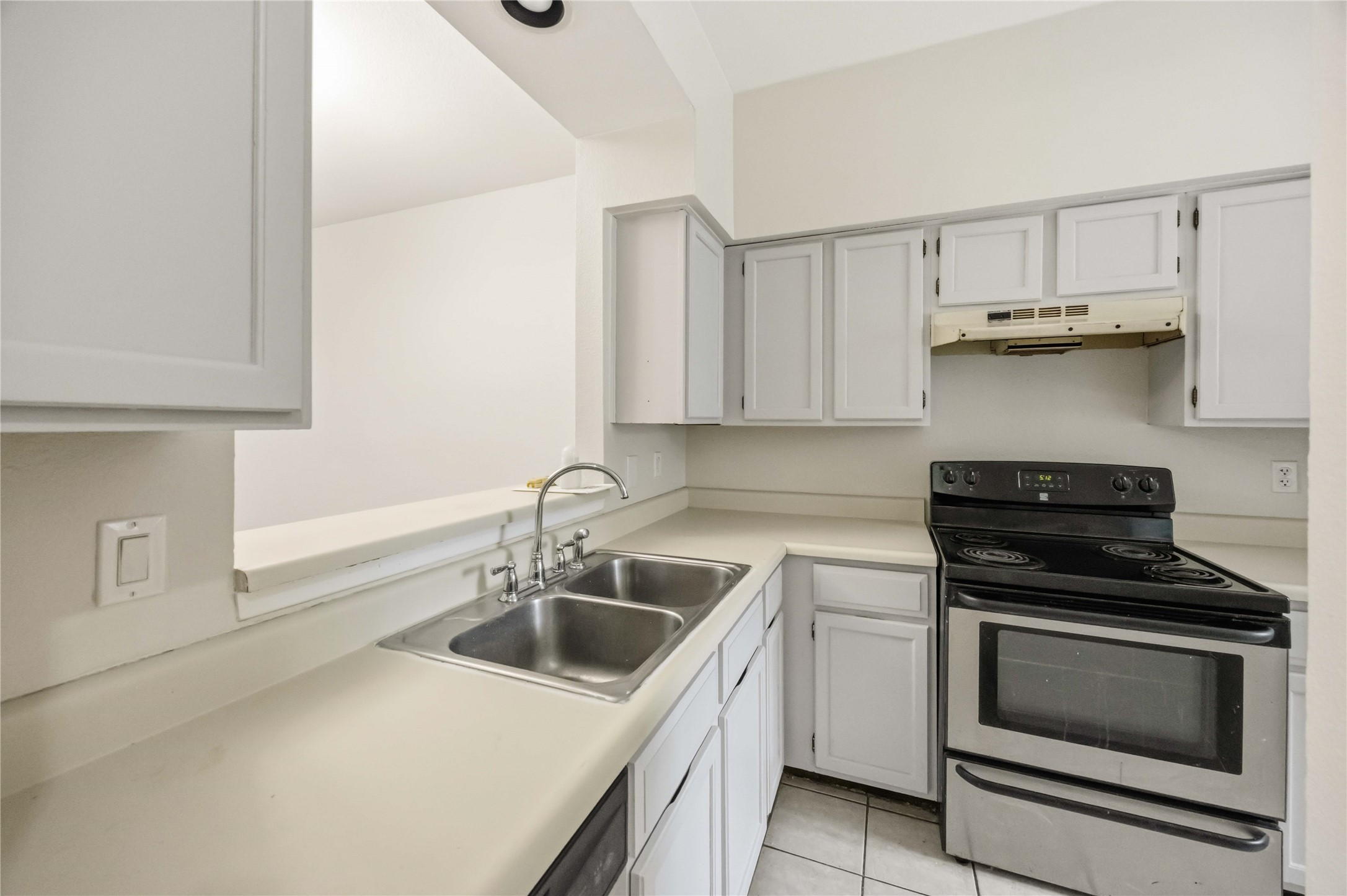 7589 Cambridge Street B Property Photo 8