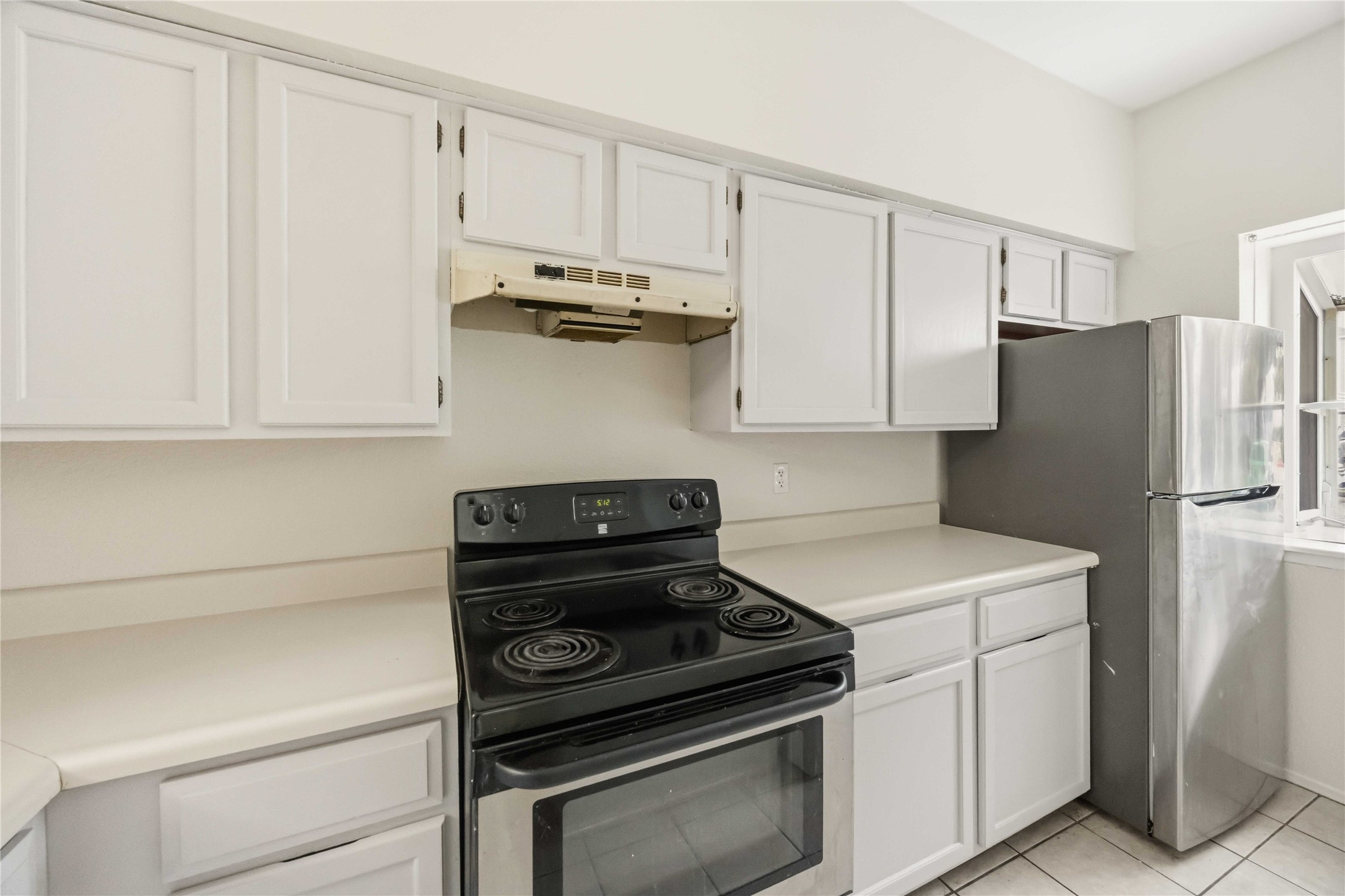 7589 Cambridge Street B Property Photo 9