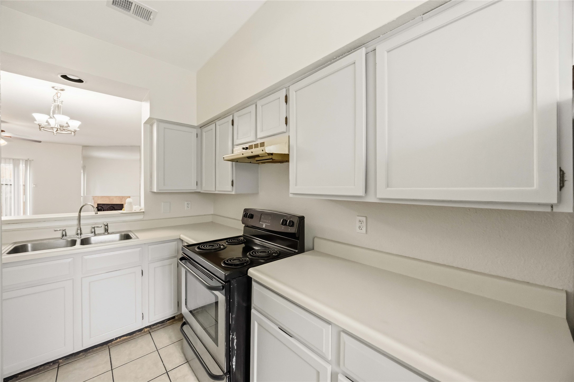 7589 Cambridge Street B Property Photo 11