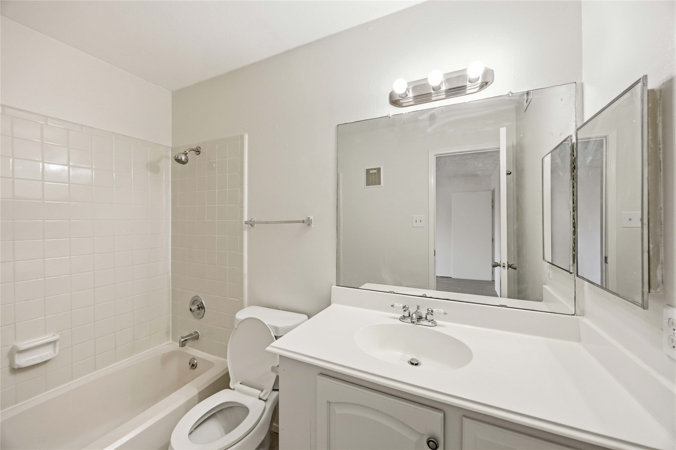7589 Cambridge Street B Property Photo 16