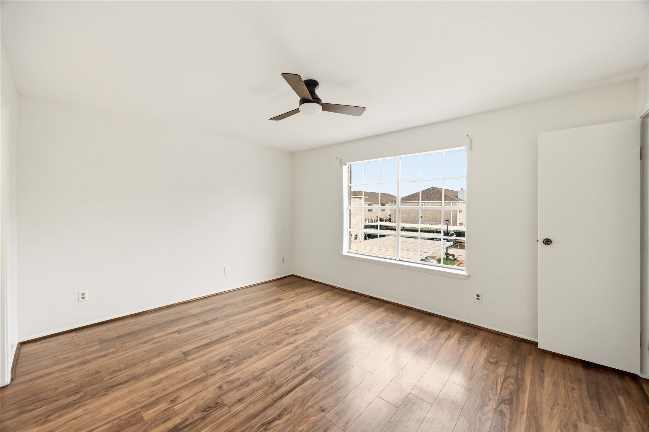 7589 Cambridge Street B Property Photo 17