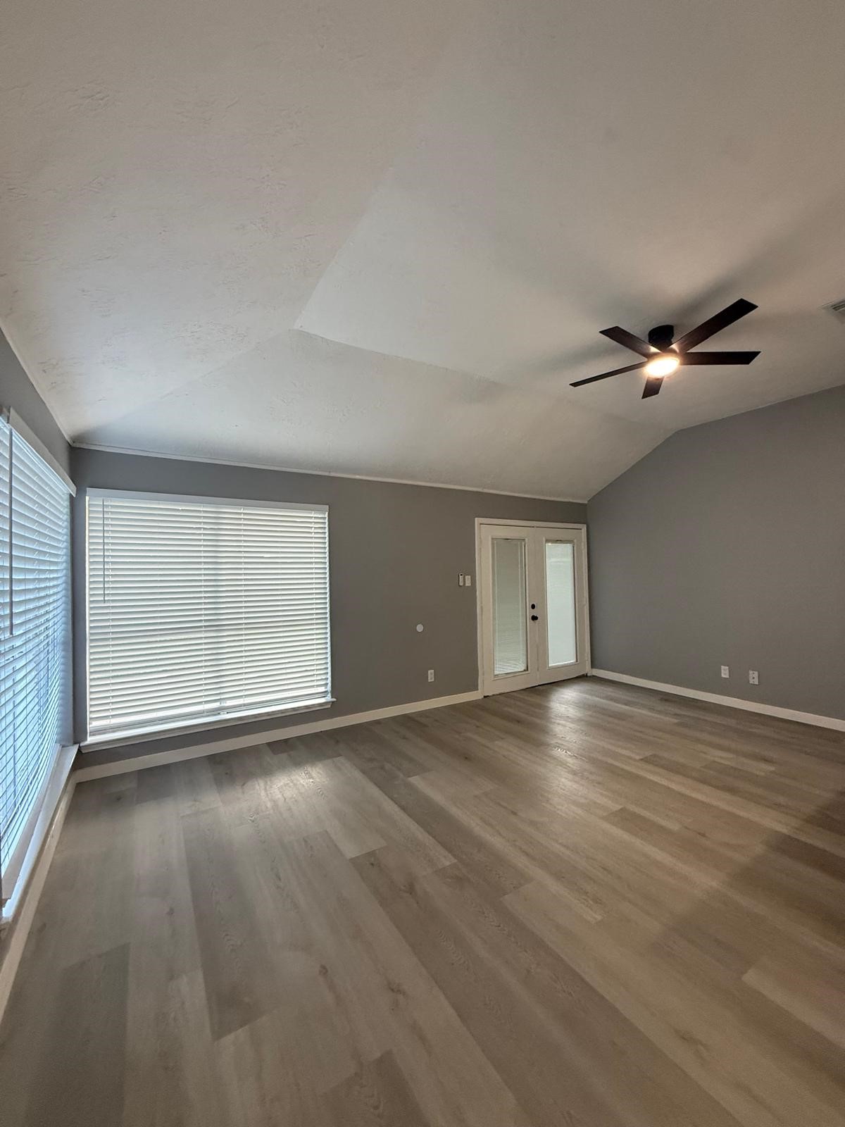 1019 Western Springs Drive Property Photo 6
