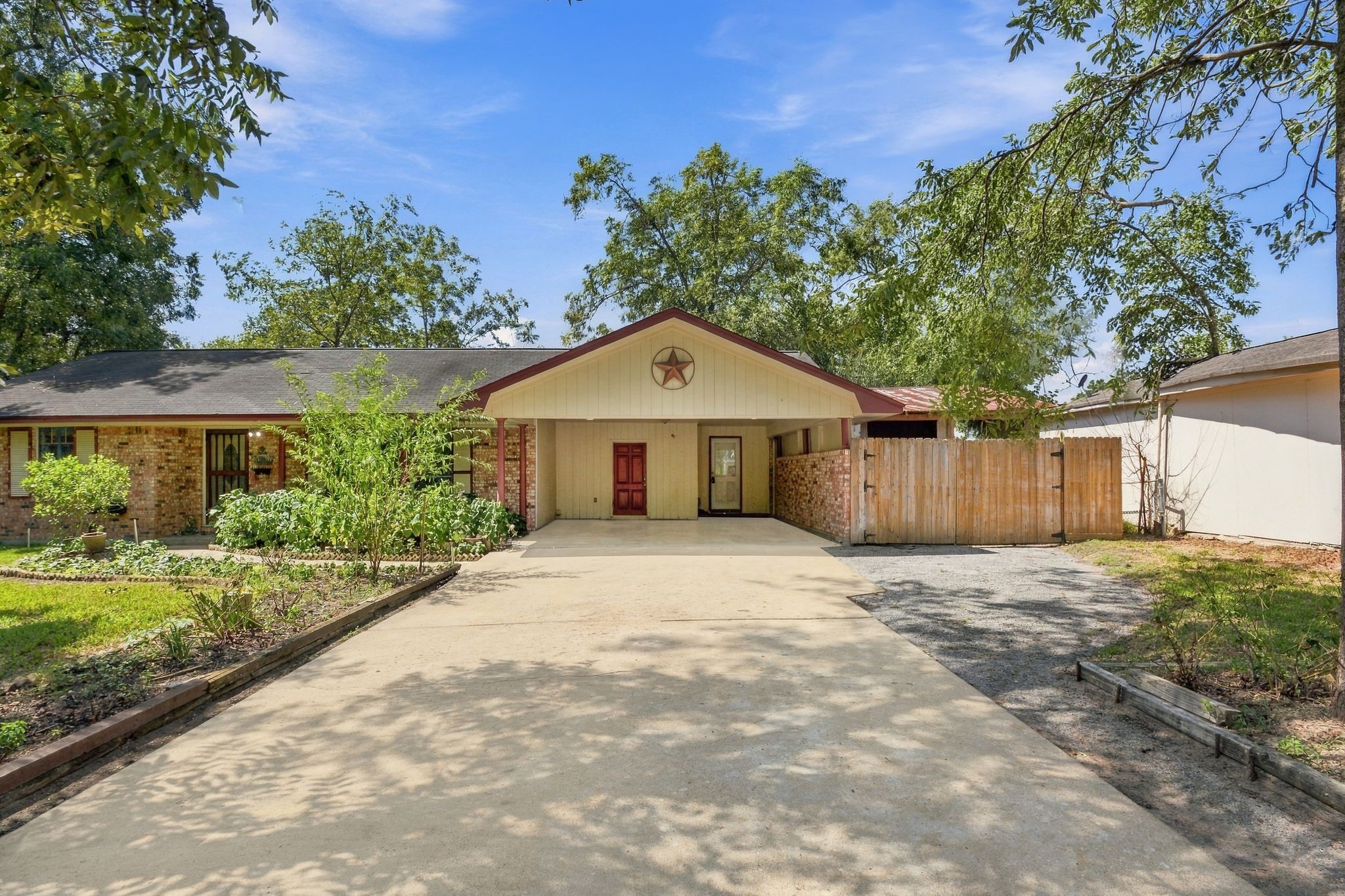 1305 Houston Street Property Photo 1