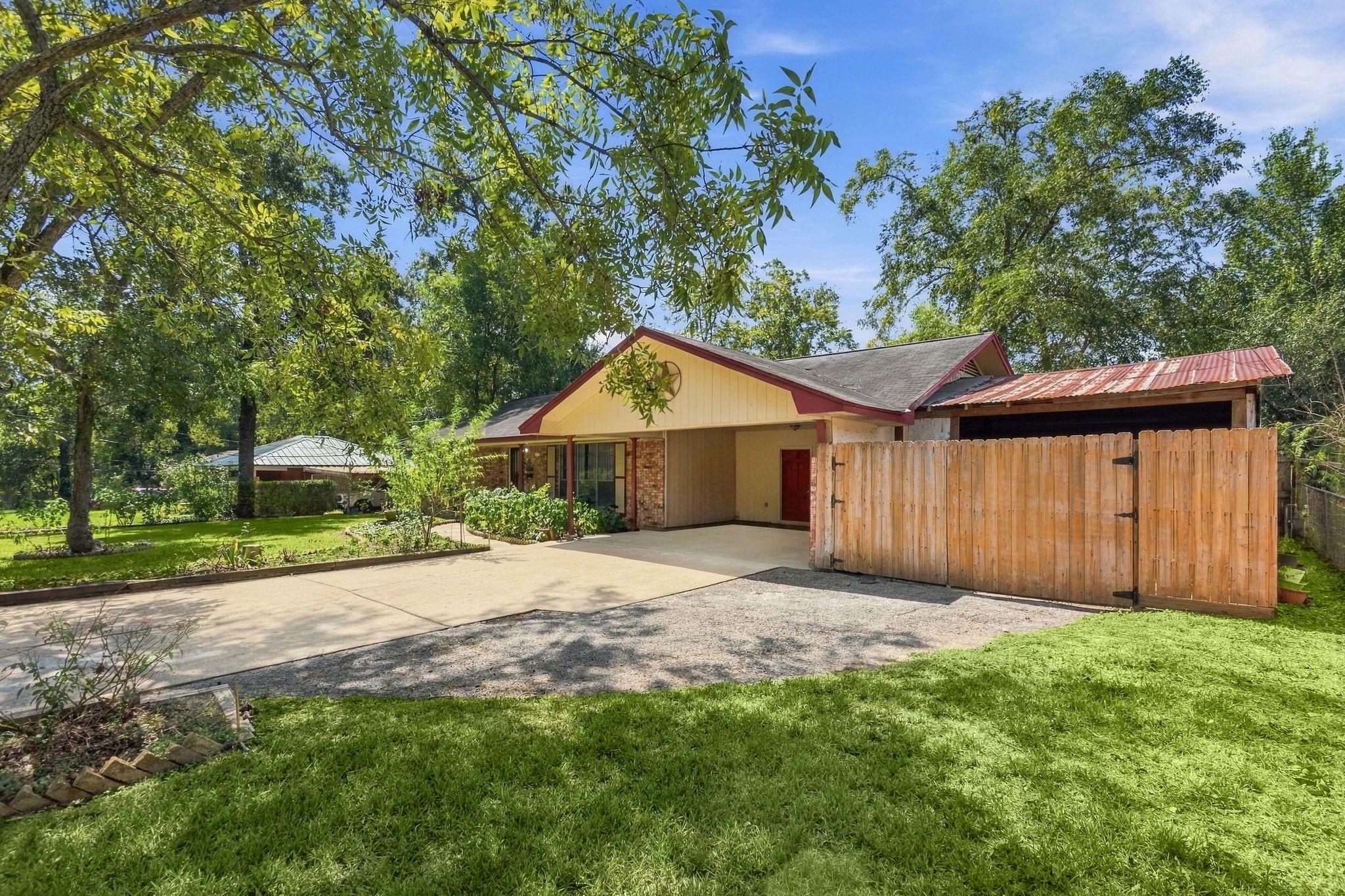 1305 Houston Street Property Photo 3