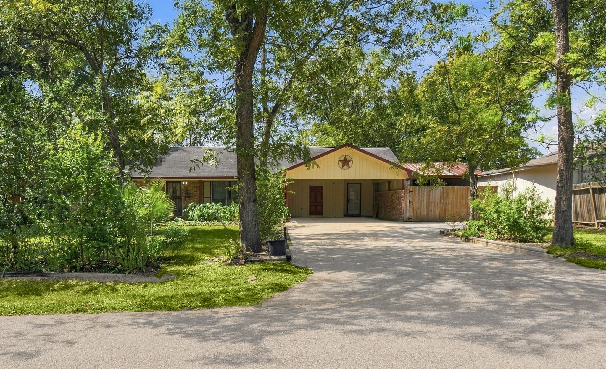 1305 Houston Street Property Photo 4