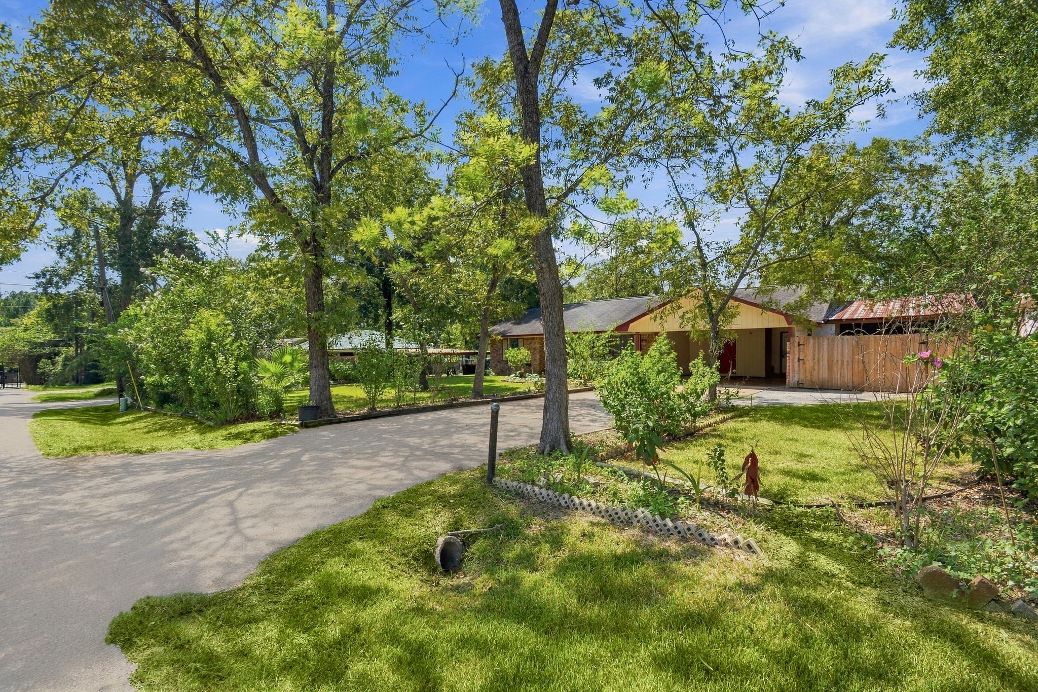 1305 Houston Street Property Photo 5