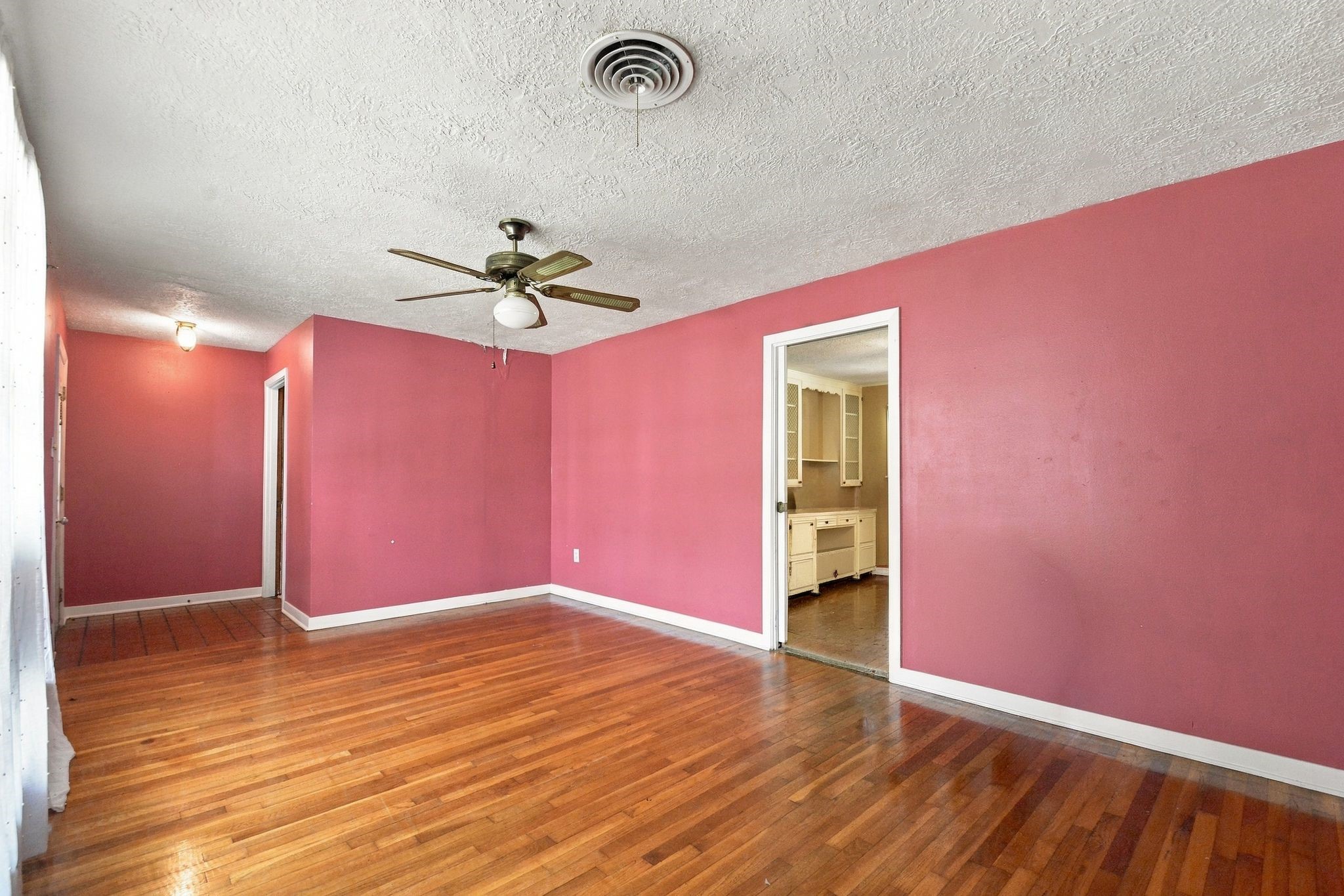1305 Houston Street Property Photo 9