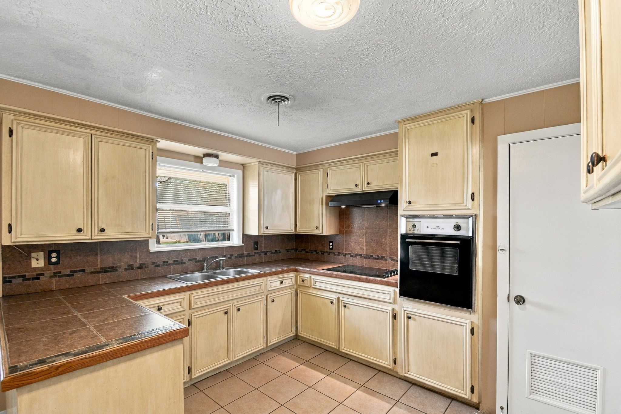 1305 Houston Street Property Photo 12