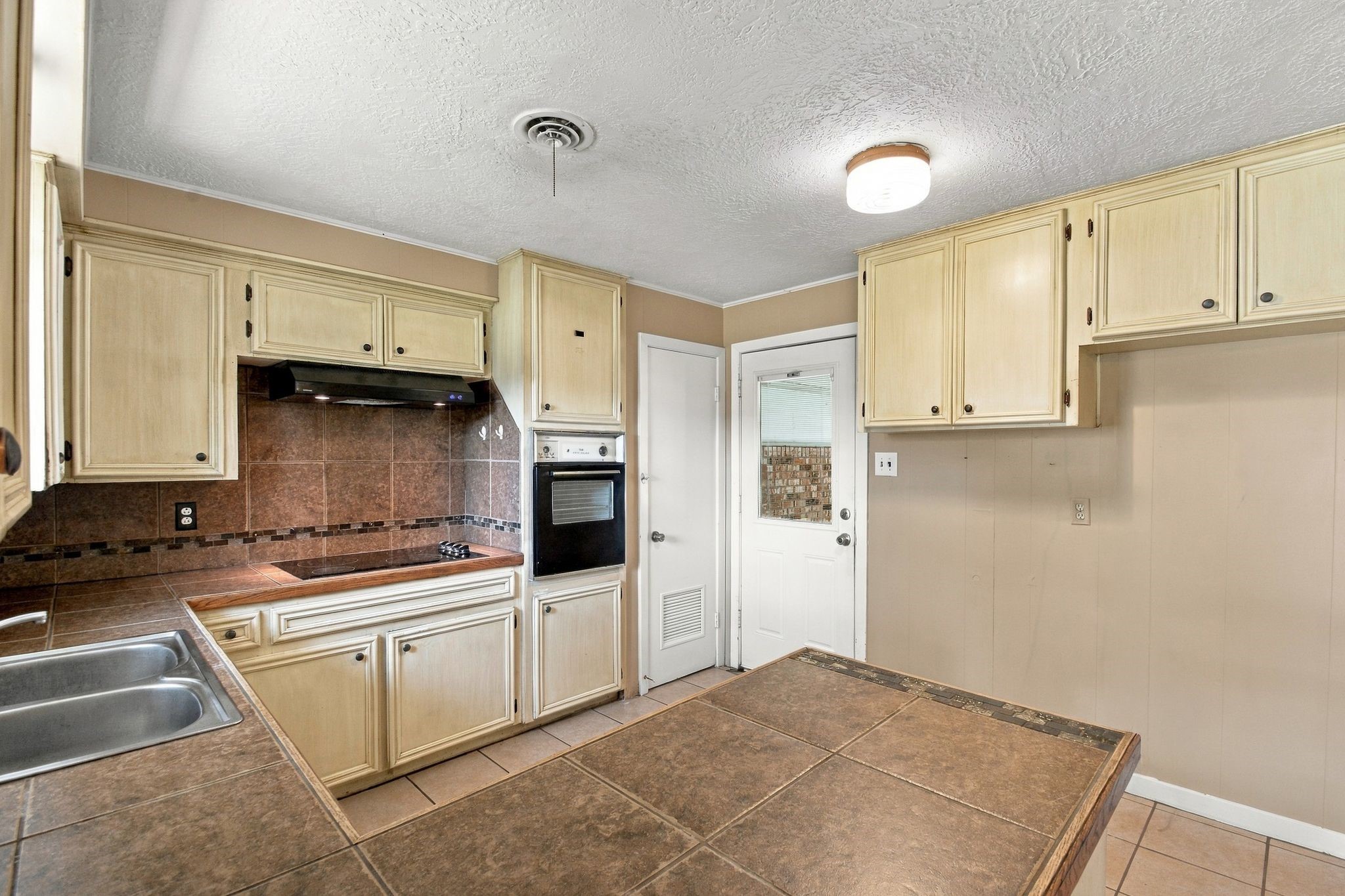 1305 Houston Street Property Photo 13