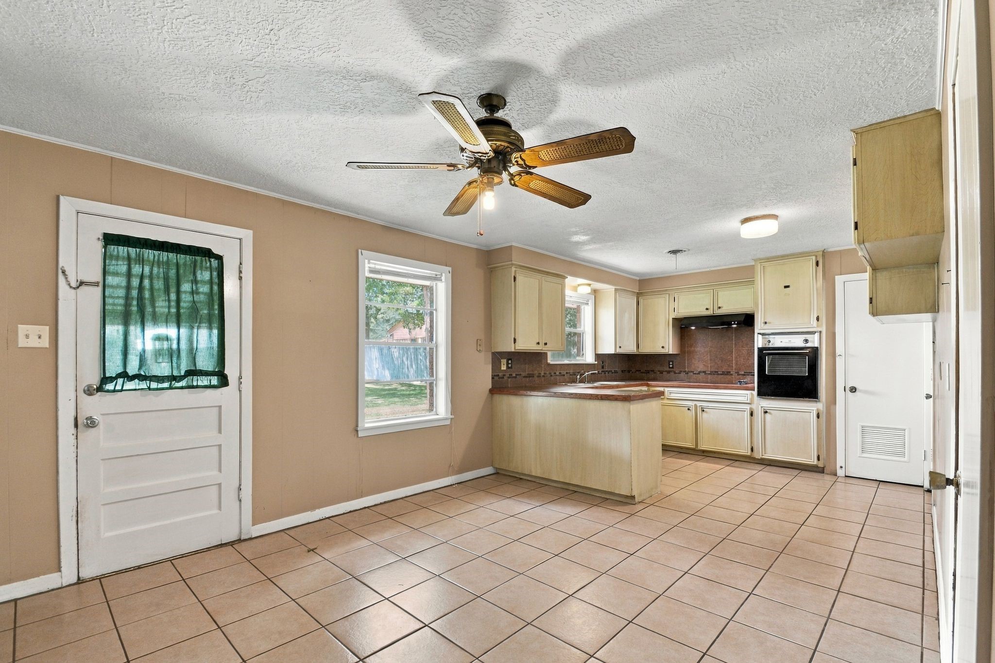 1305 Houston Street Property Photo 15
