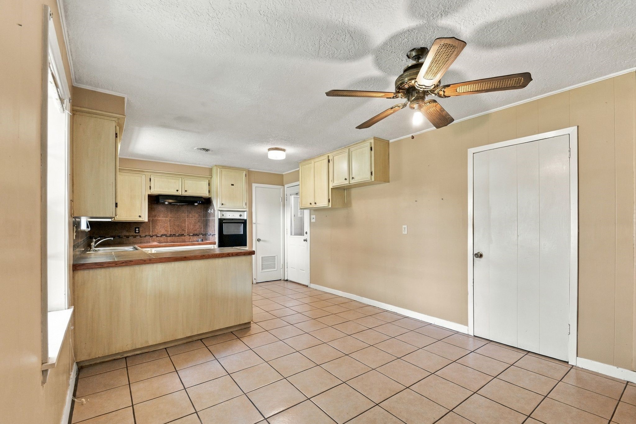 1305 Houston Street Property Photo 16