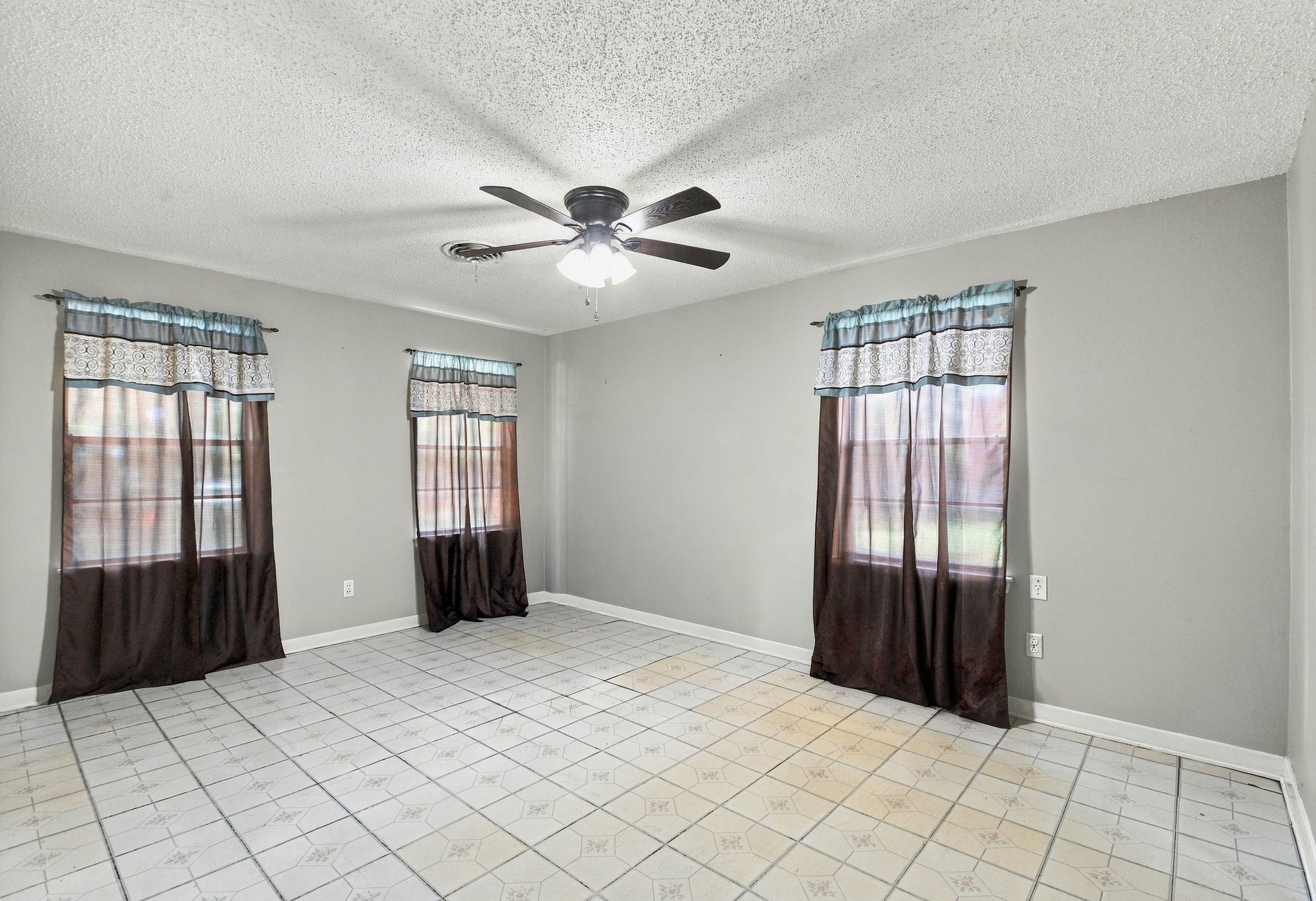 1305 Houston Street Property Photo 23