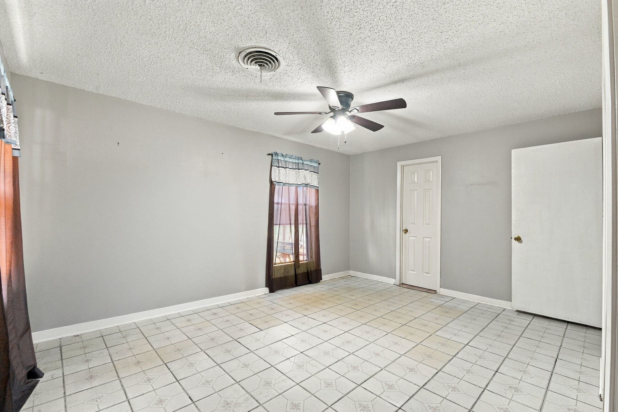 1305 Houston Street Property Photo 25