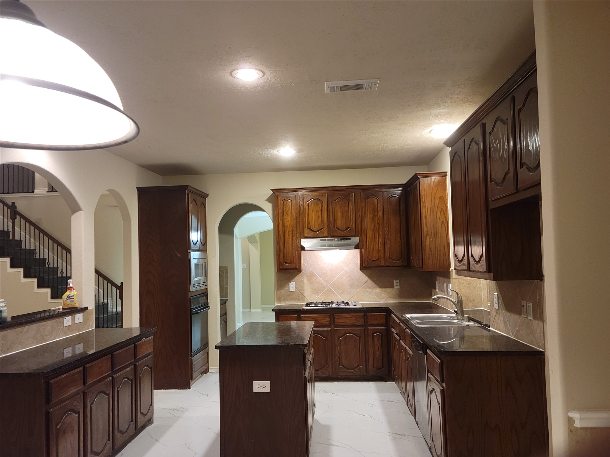 11134 Sheldon Bend Drive Property Photo 3