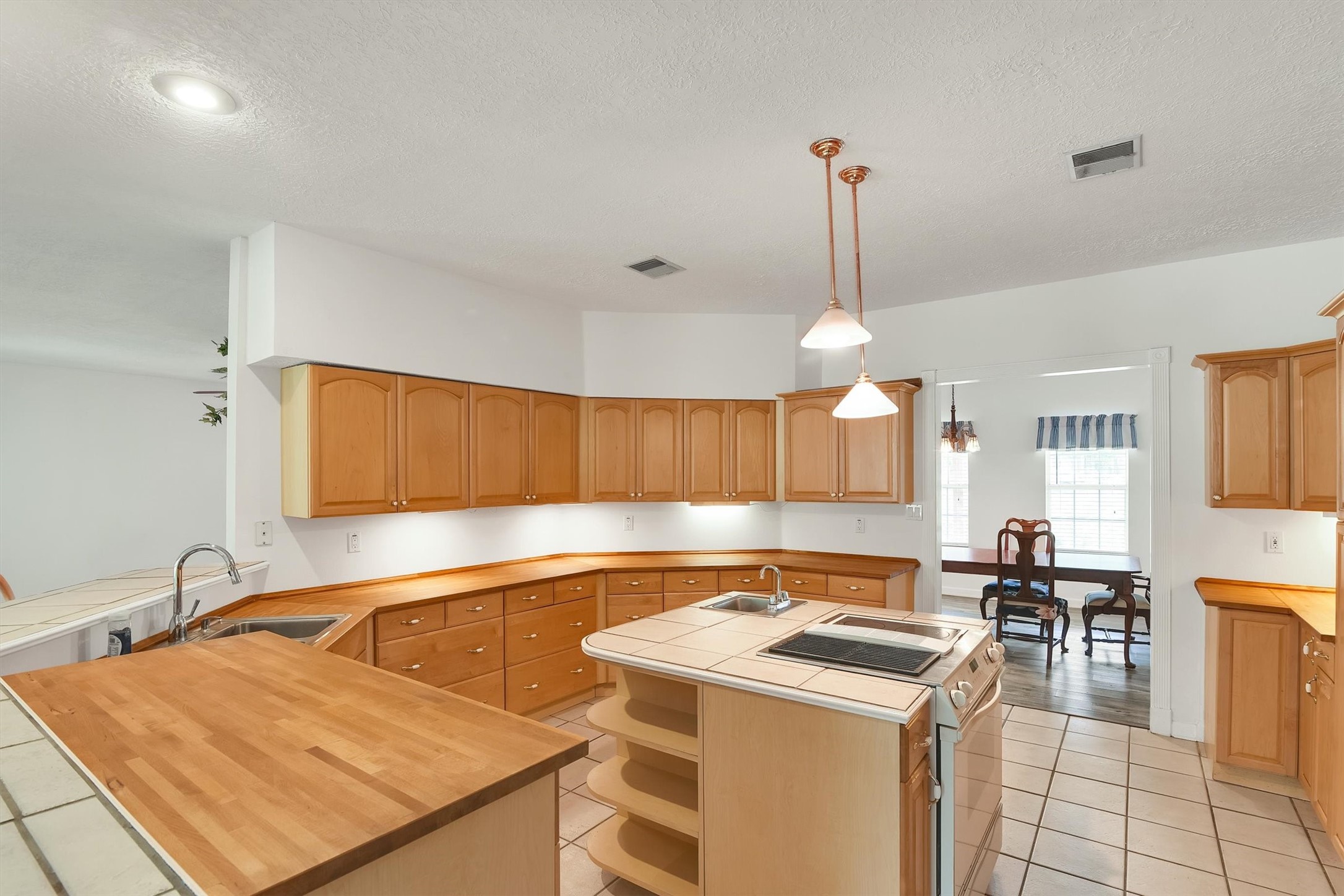 22210 Timber Ridge Drive Property Photo 14