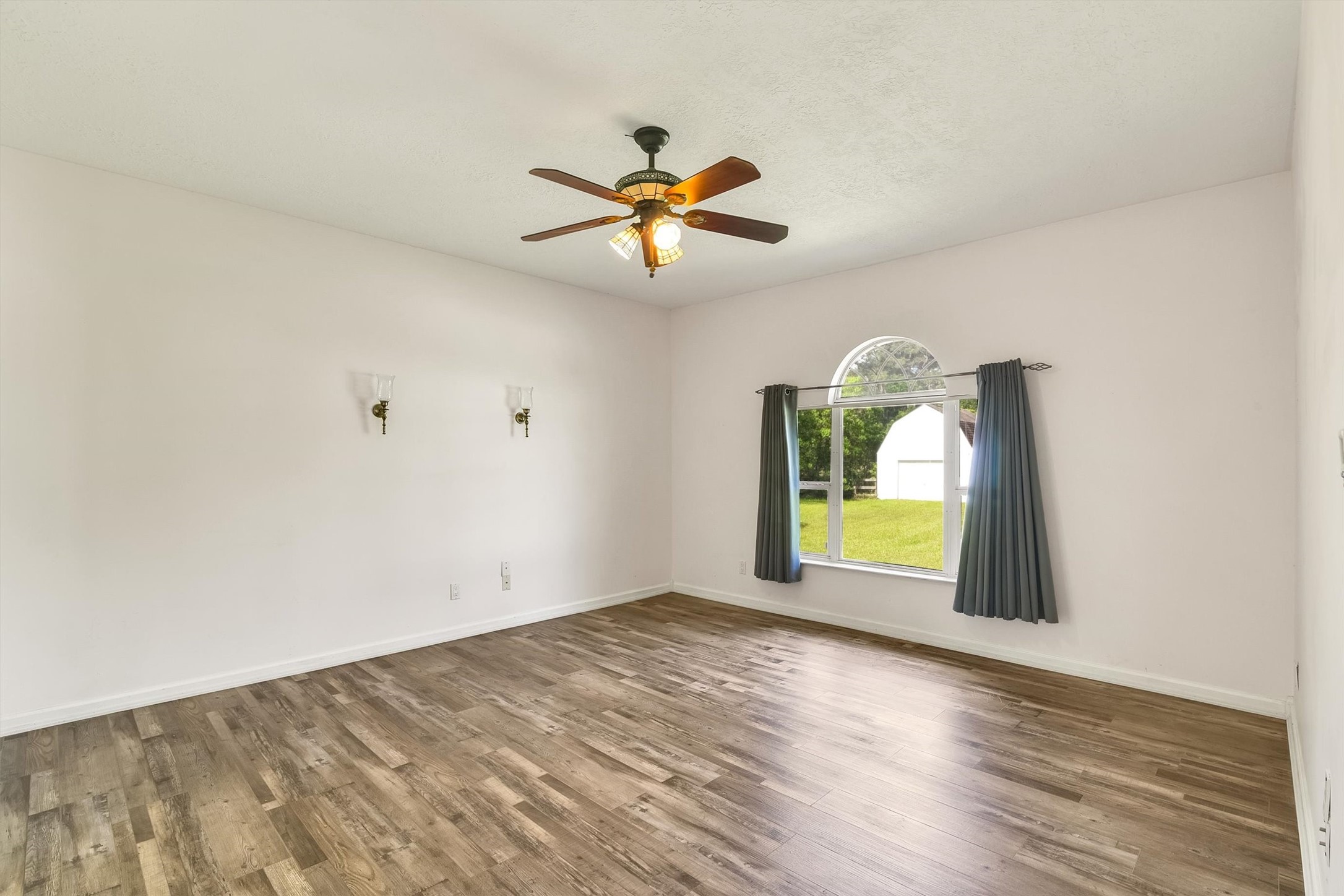 22210 Timber Ridge Drive Property Photo 16