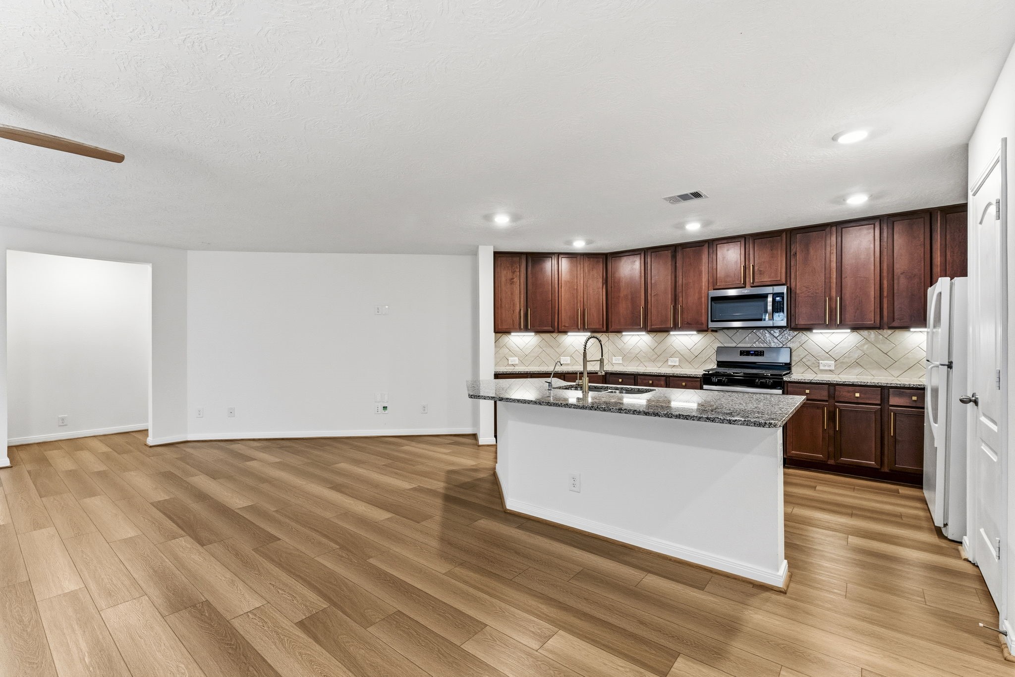 9530 Louis Phillip Street Property Photo 10