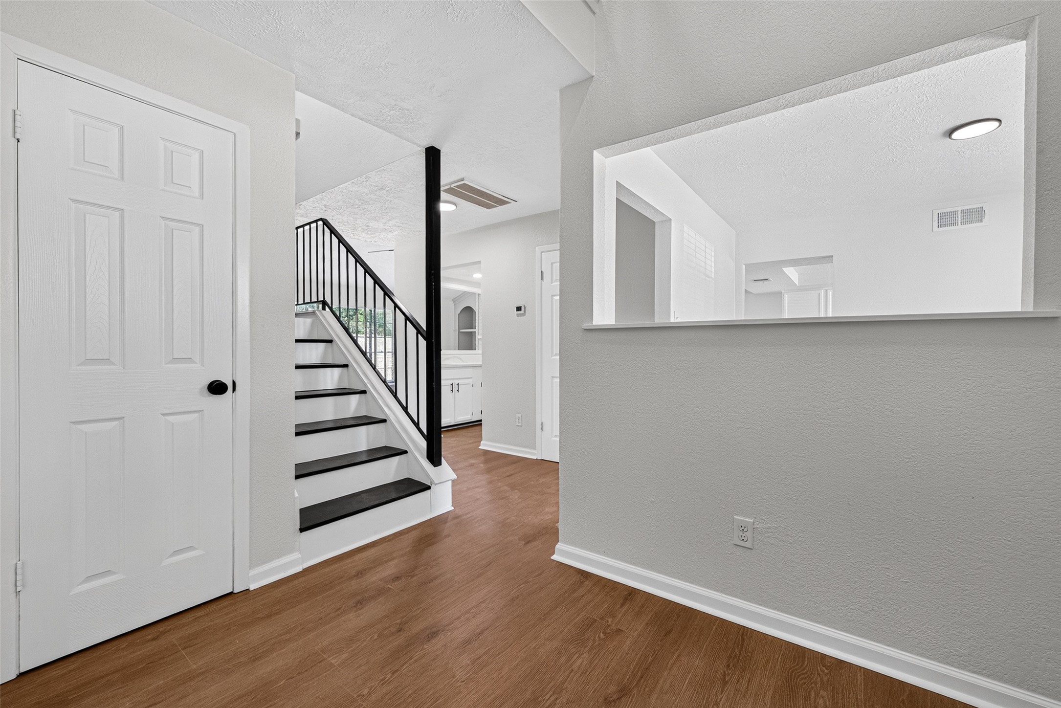 10102 Old Towne Lane Property Photo 8