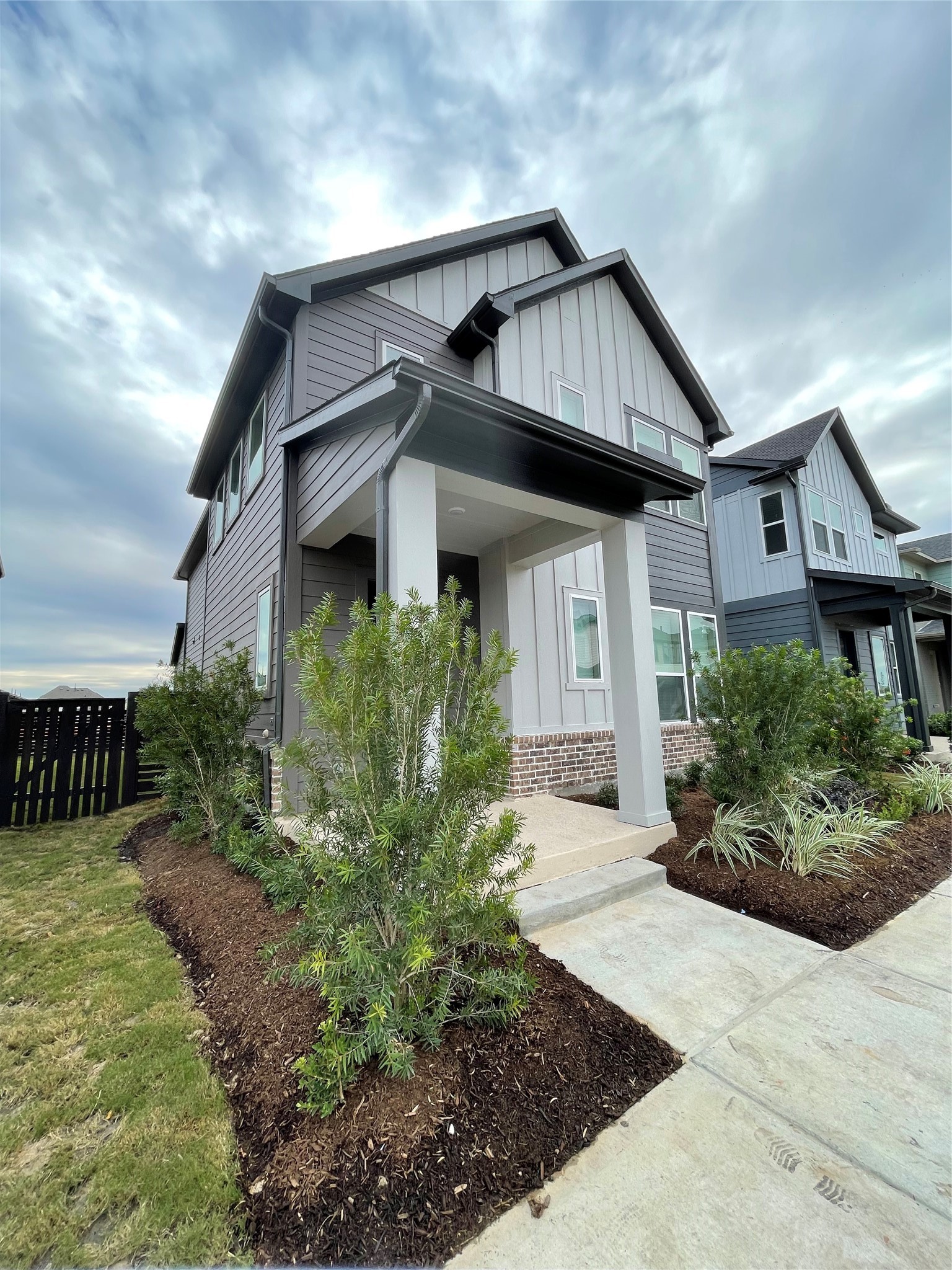 18607 Courteous Way Property Photo 4
