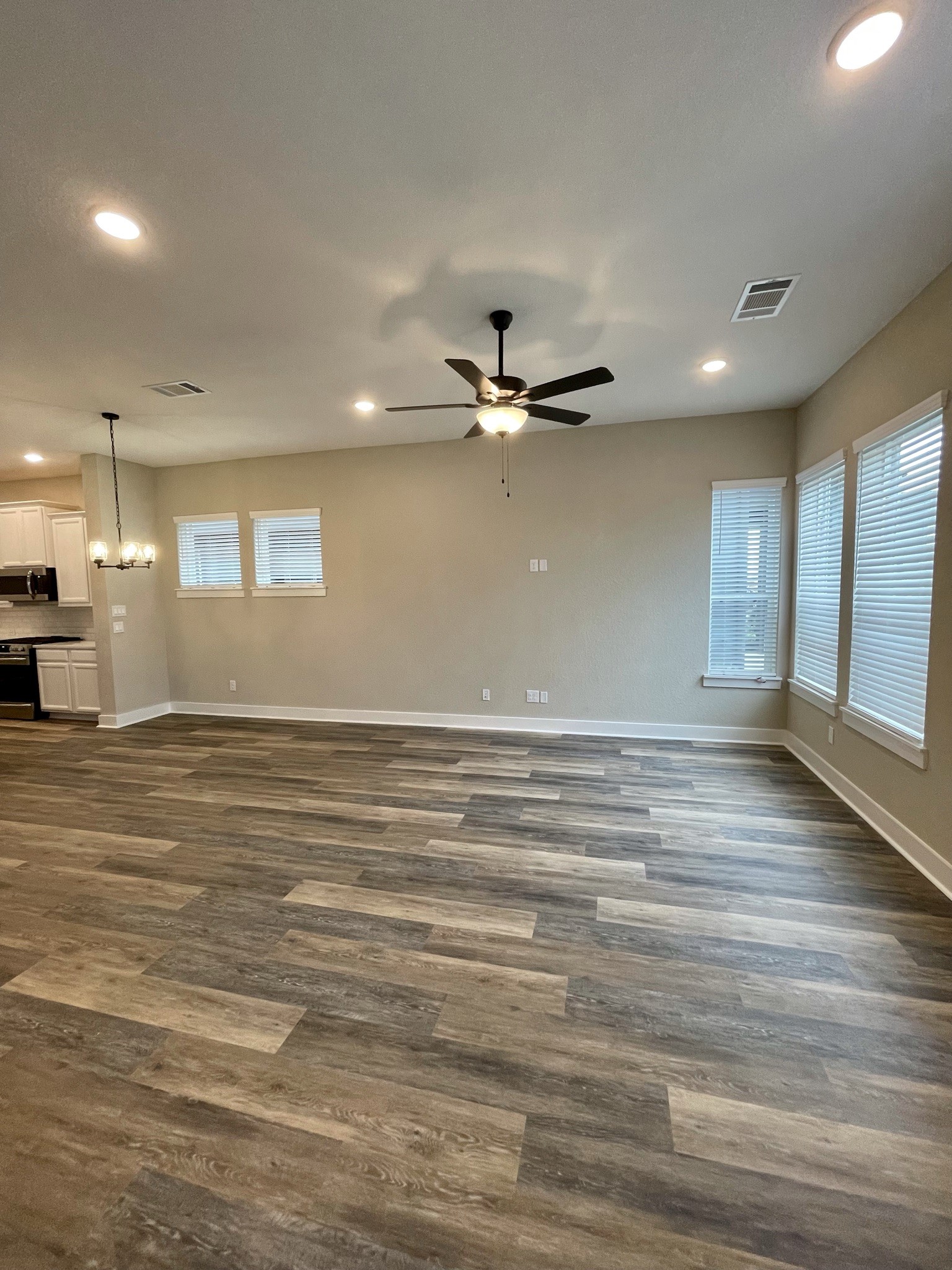18607 Courteous Way Property Photo 6