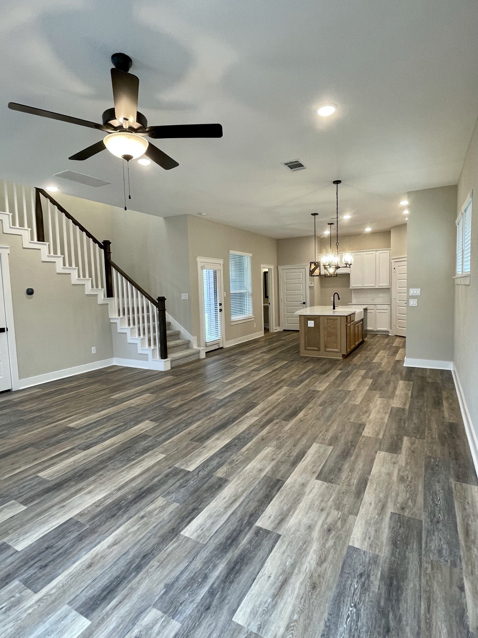 18607 Courteous Way Property Photo 8