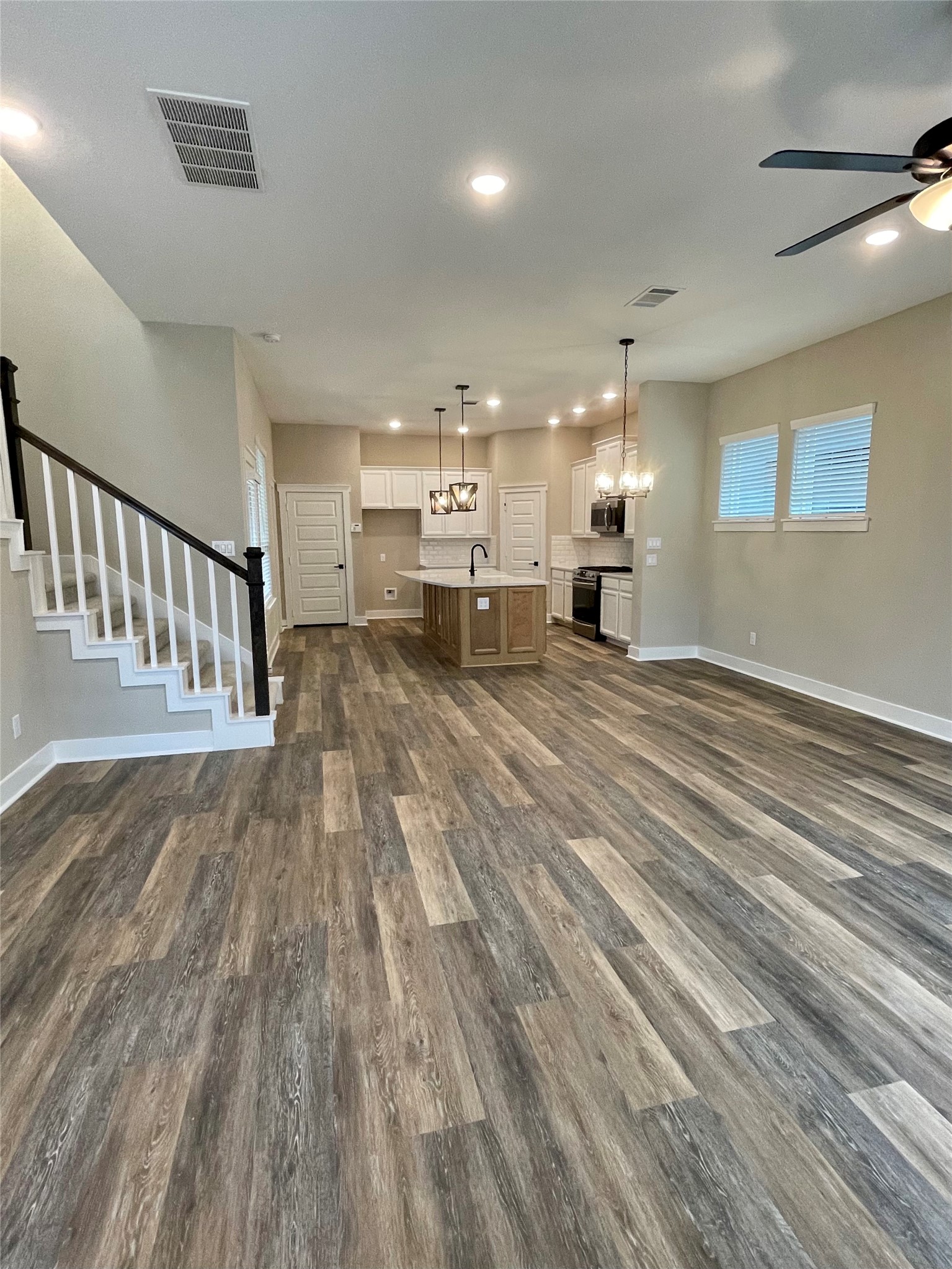 18607 Courteous Way Property Photo 9