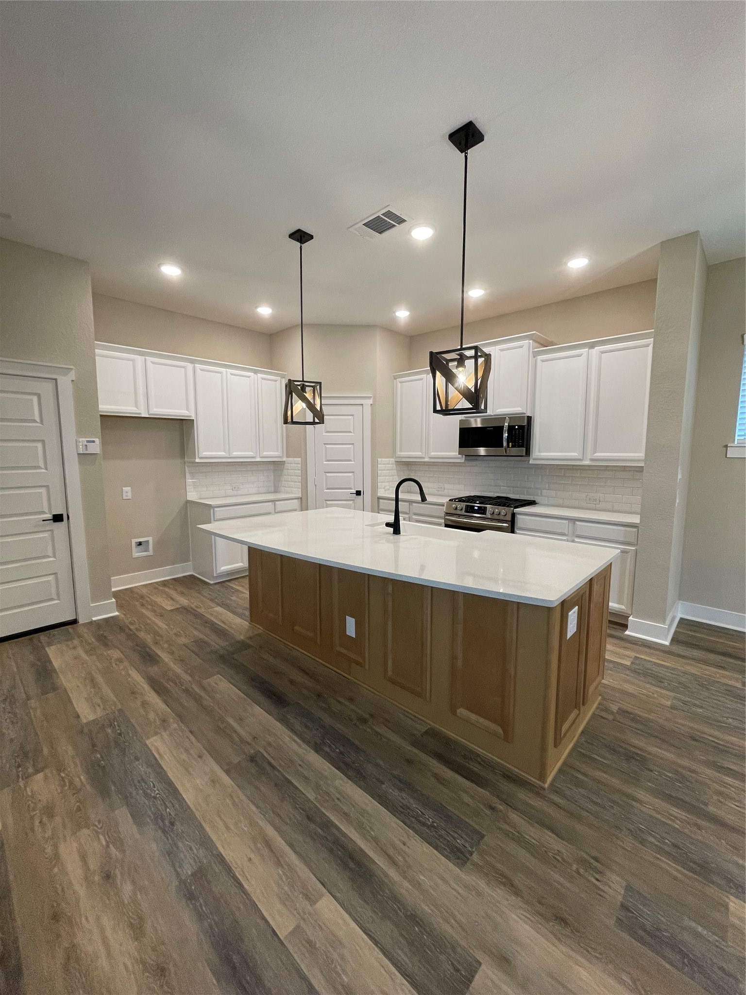 18607 Courteous Way Property Photo 11