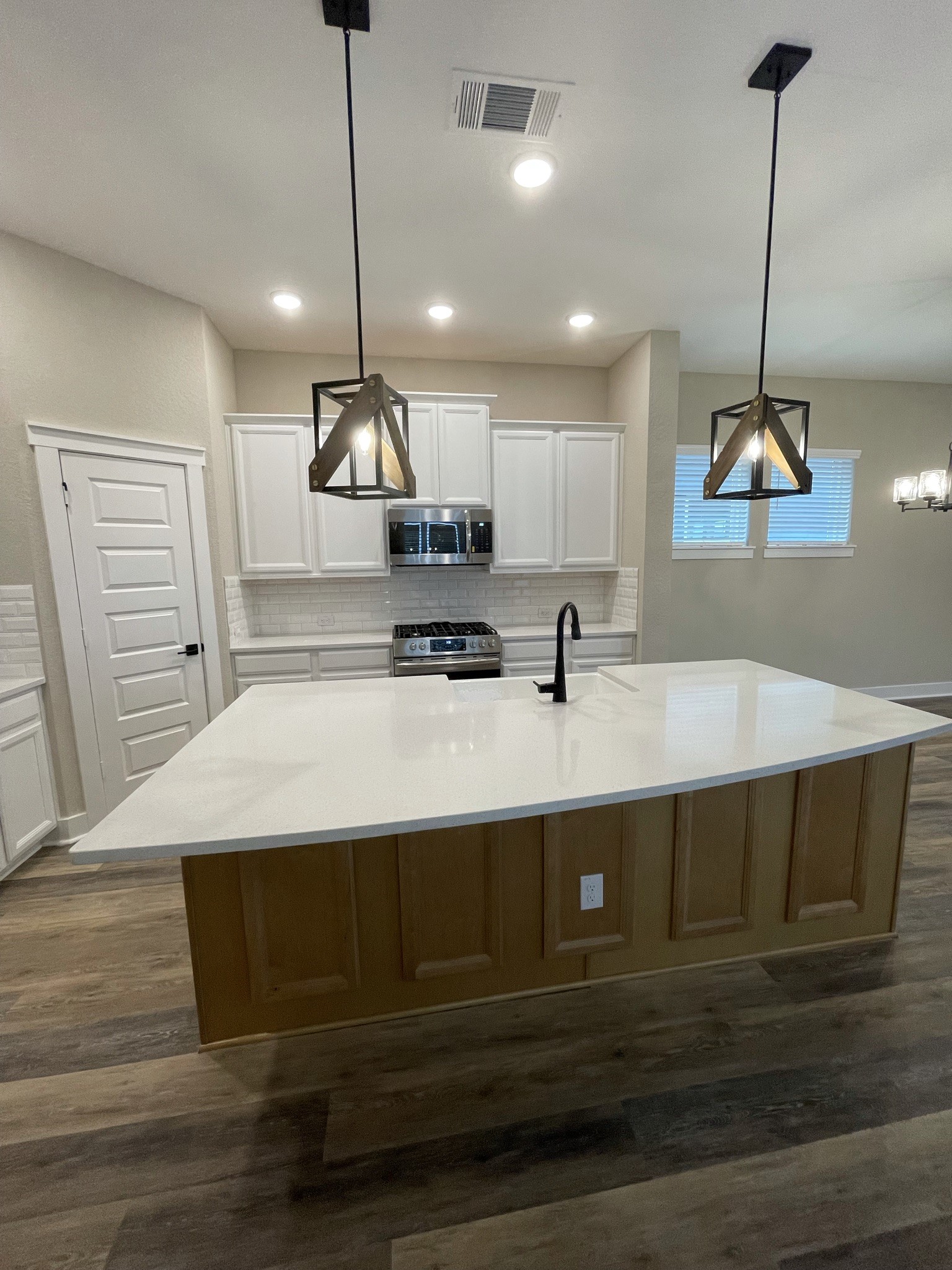 18607 Courteous Way Property Photo 12