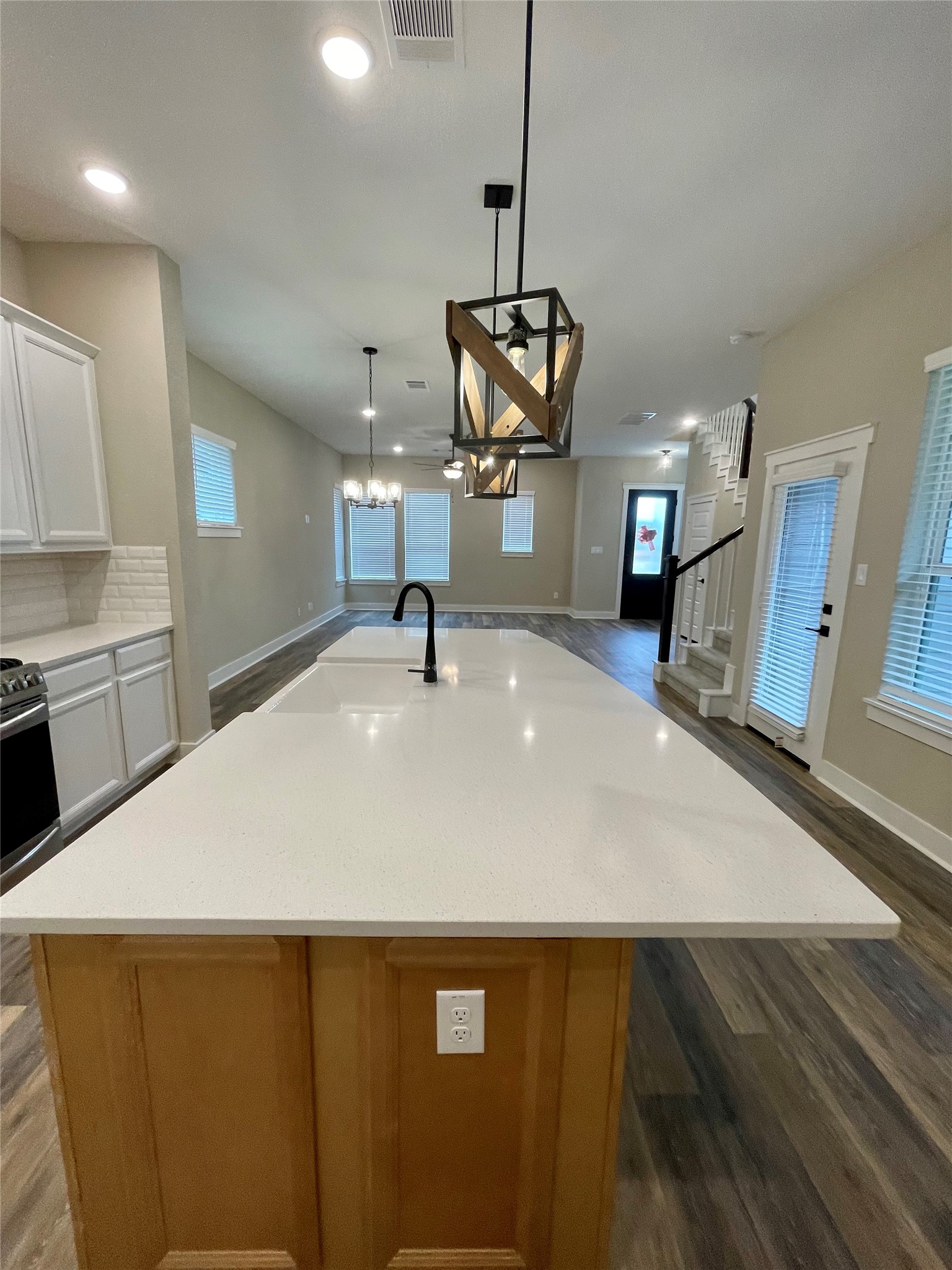 18607 Courteous Way Property Photo 13