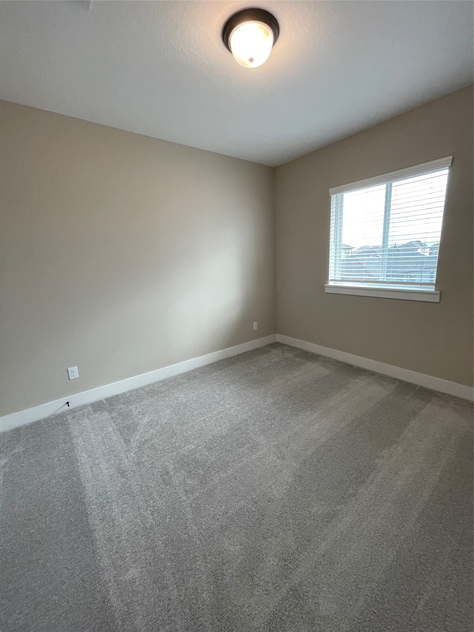 18607 Courteous Way Property Photo 33