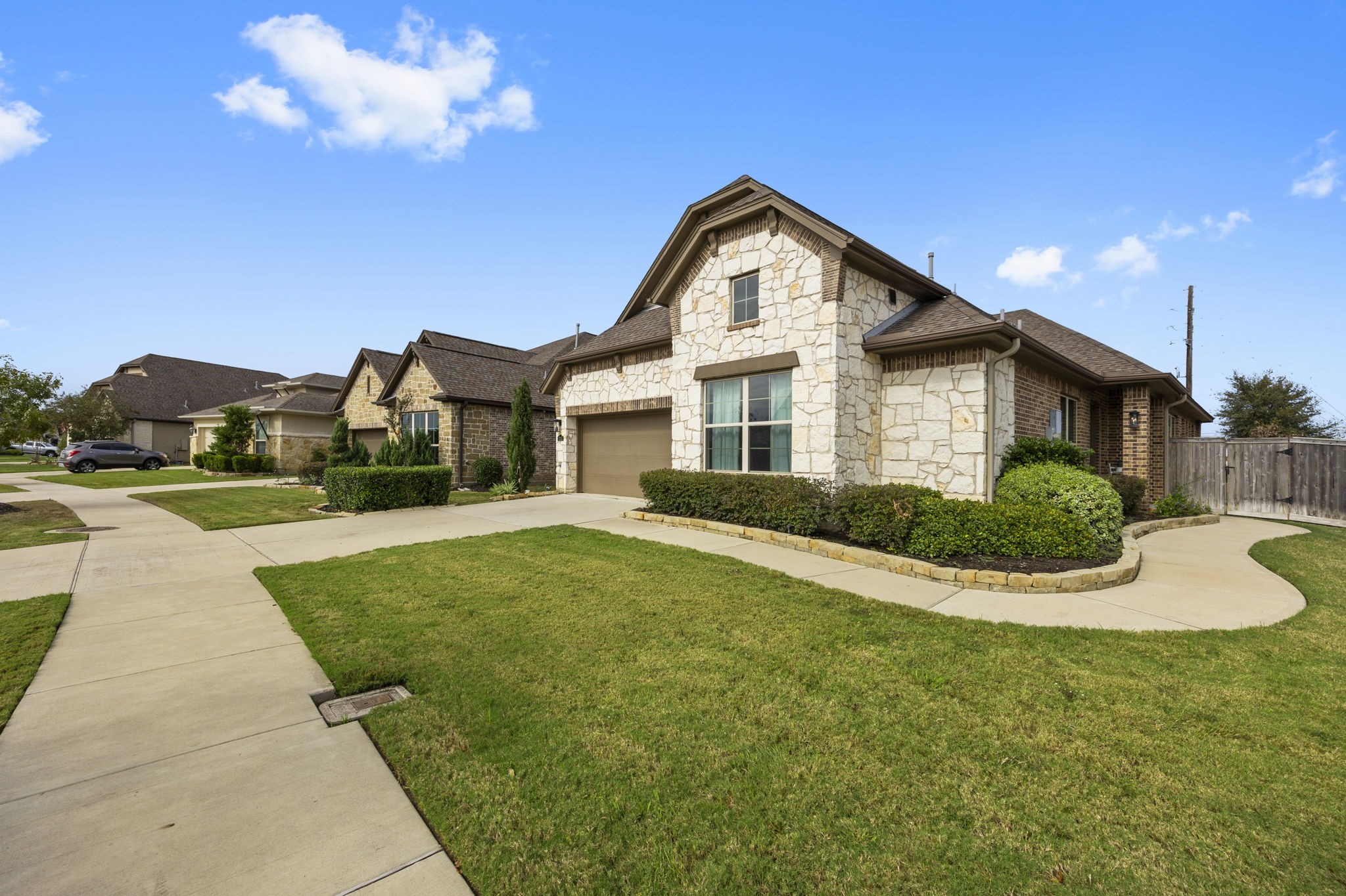 2215 Rose Manor Court Property Photo 1