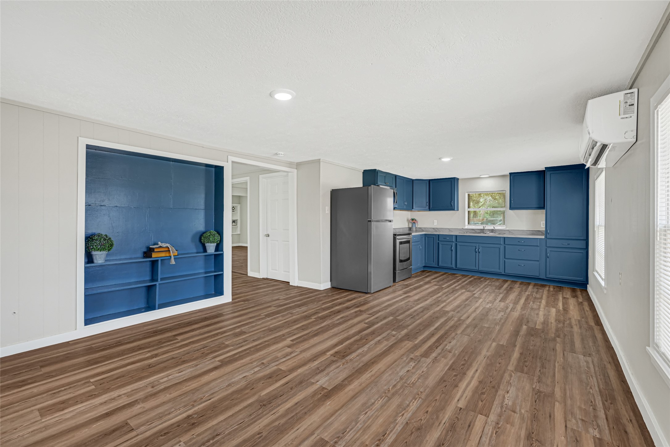 4568 Dunnam Road B Property Photo 3