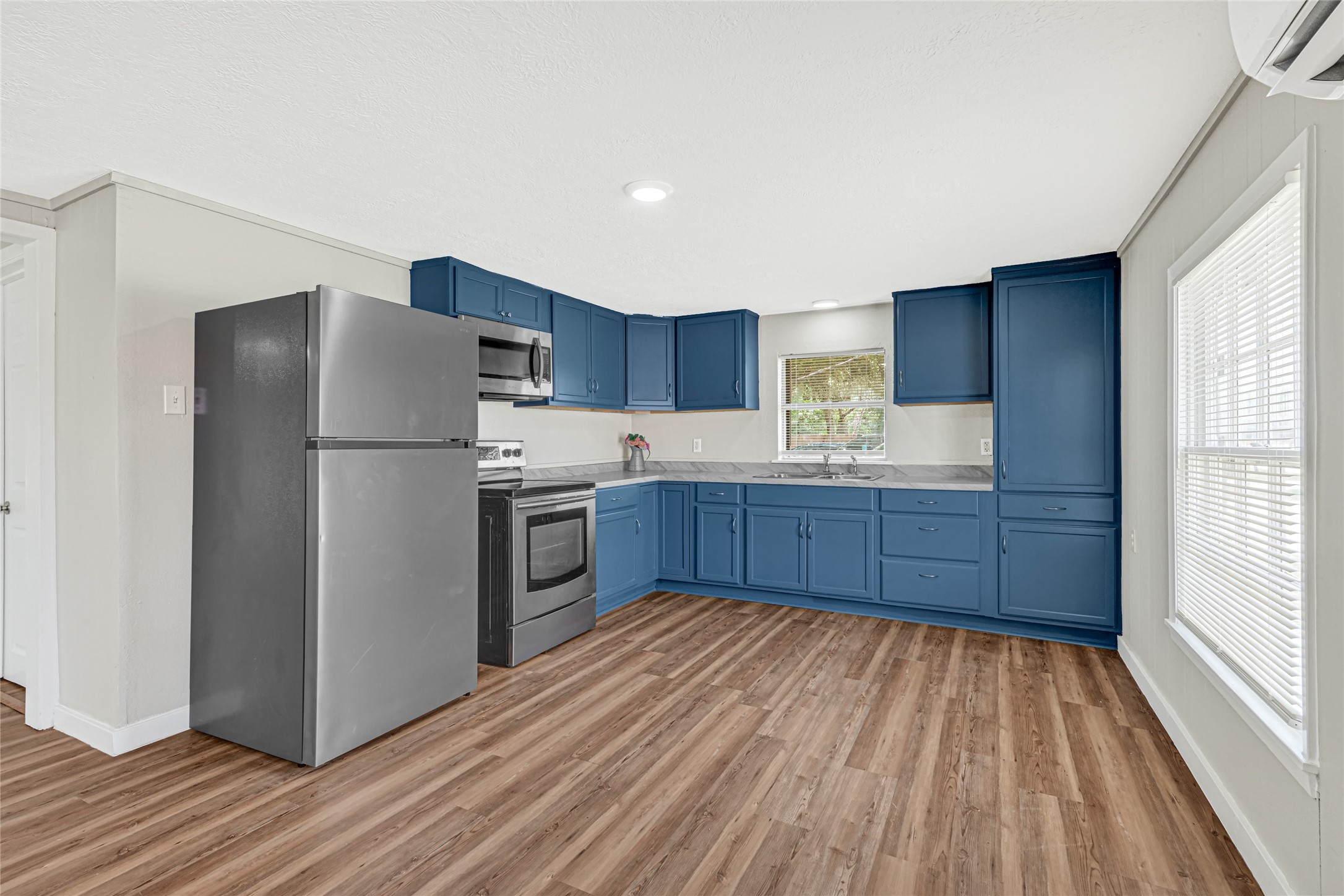 4568 Dunnam Road B Property Photo 5