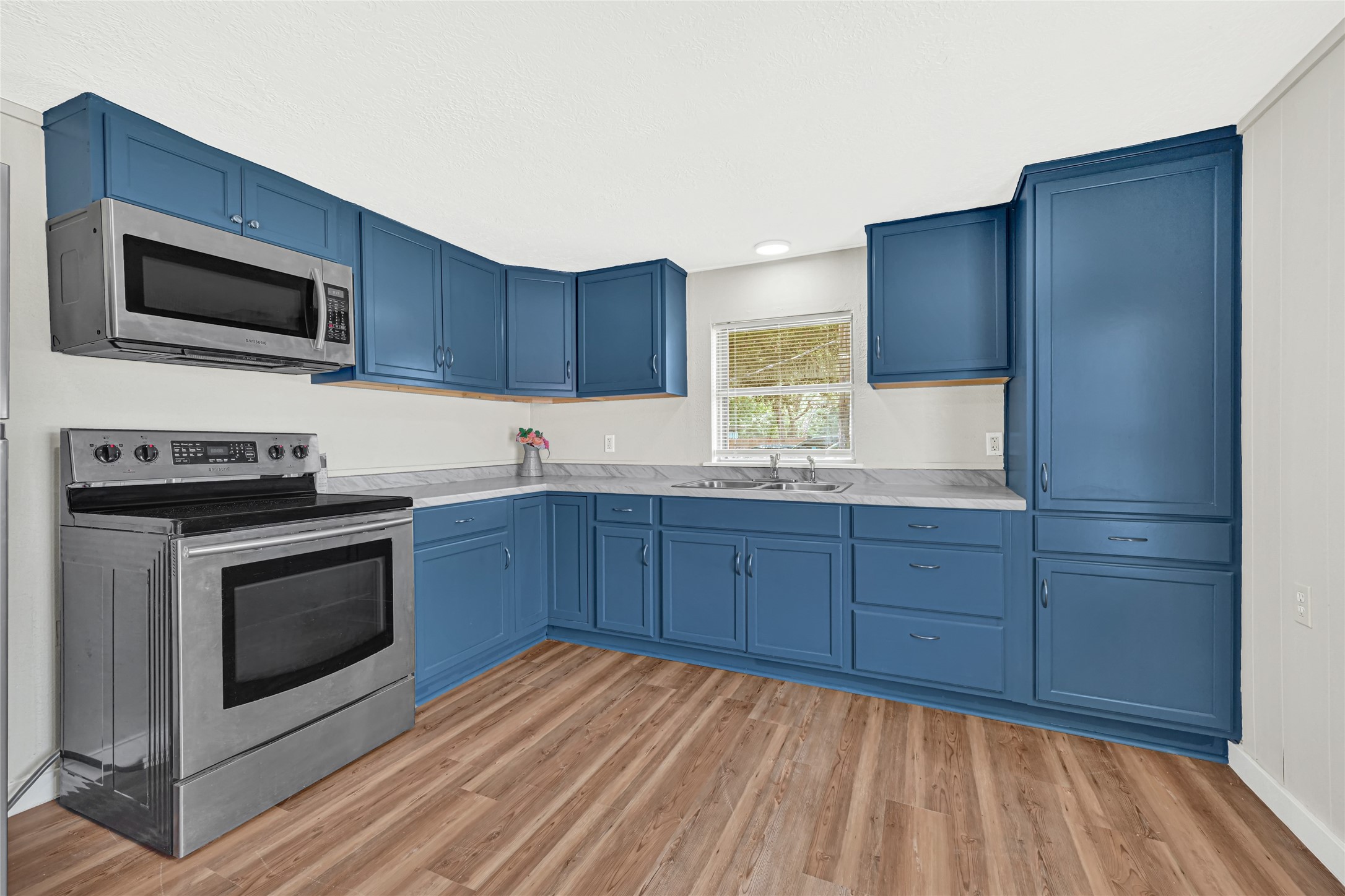 4568 Dunnam Road B Property Photo 6
