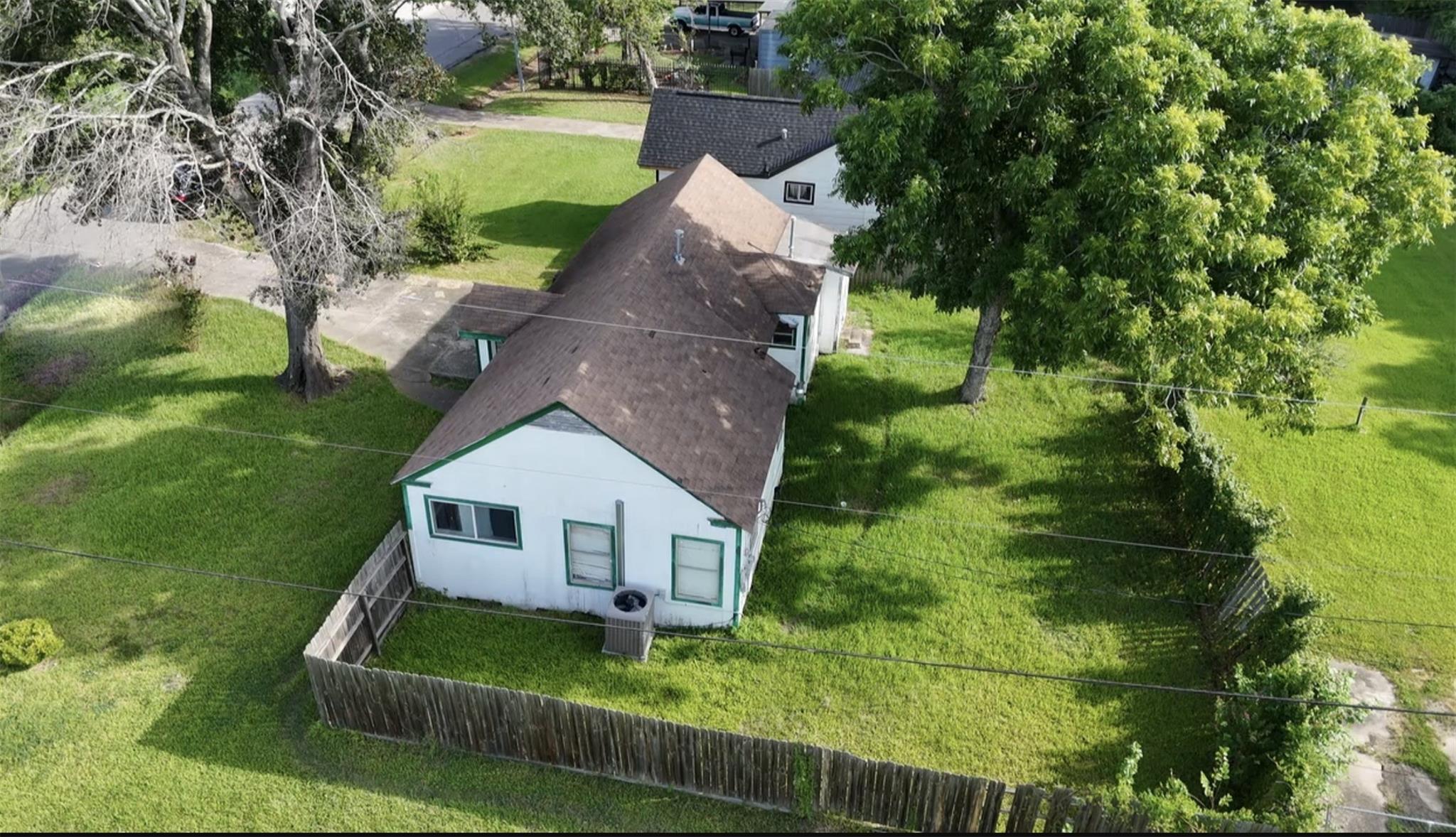 1129 Niagara Street, Houston Tx 77051 Property Photo 2
