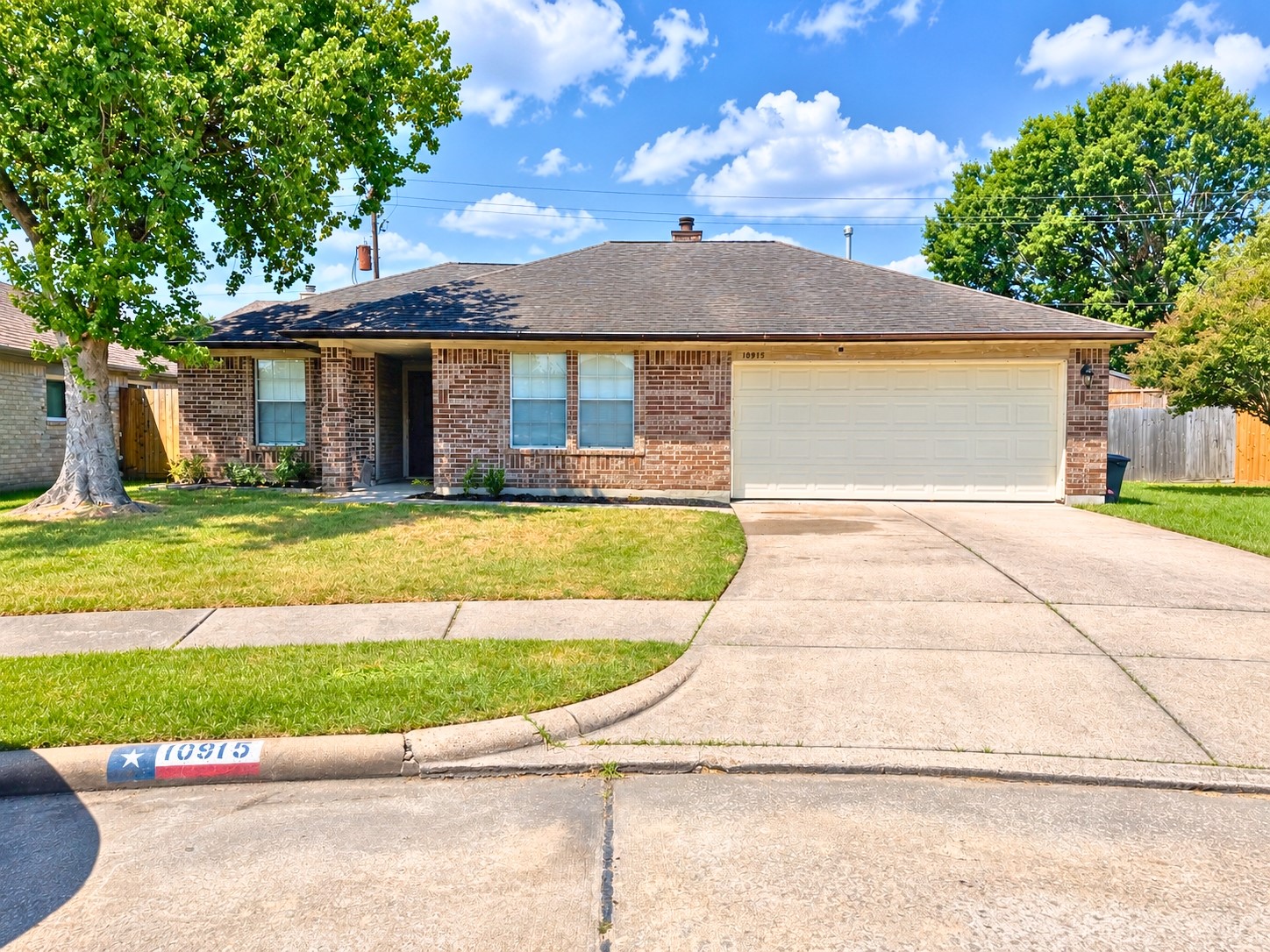 10915 Linwood Court Property Photo 1
