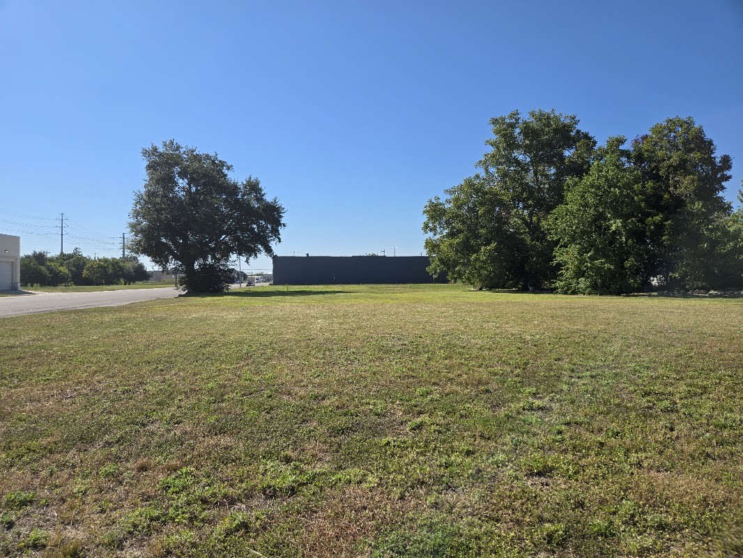 009 Texas Ave Property Photo 3