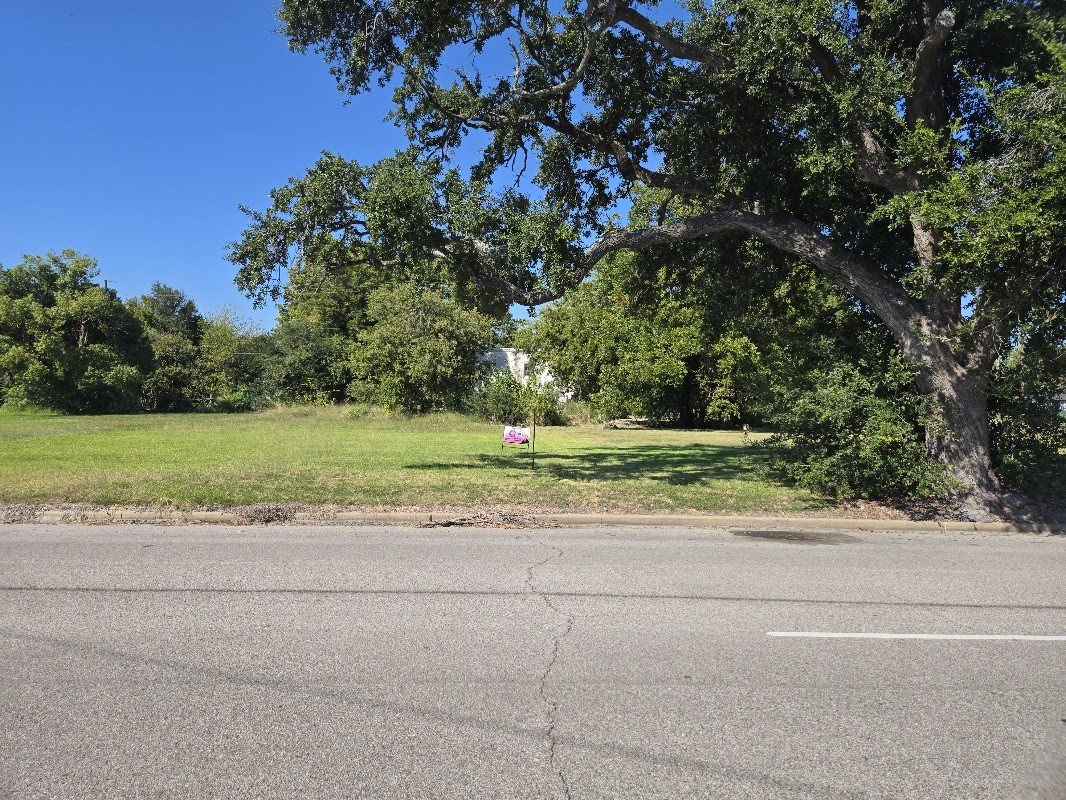 009 Texas Ave Property Photo 4